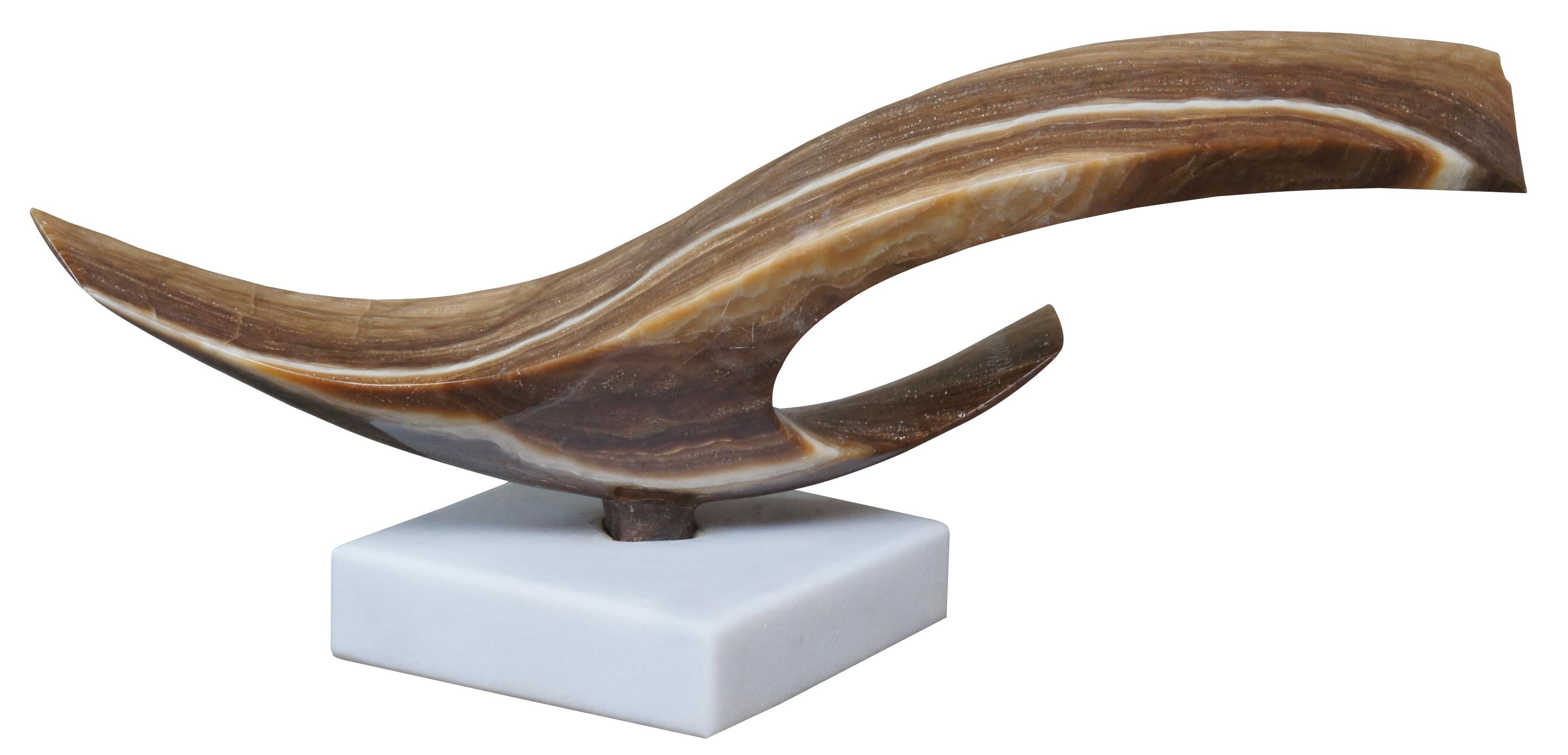 Leonardo Nierman Mid-Century Modern Onyx Marble Abstract Winged Bird Sculpture In Good Condition In Dayton, OH