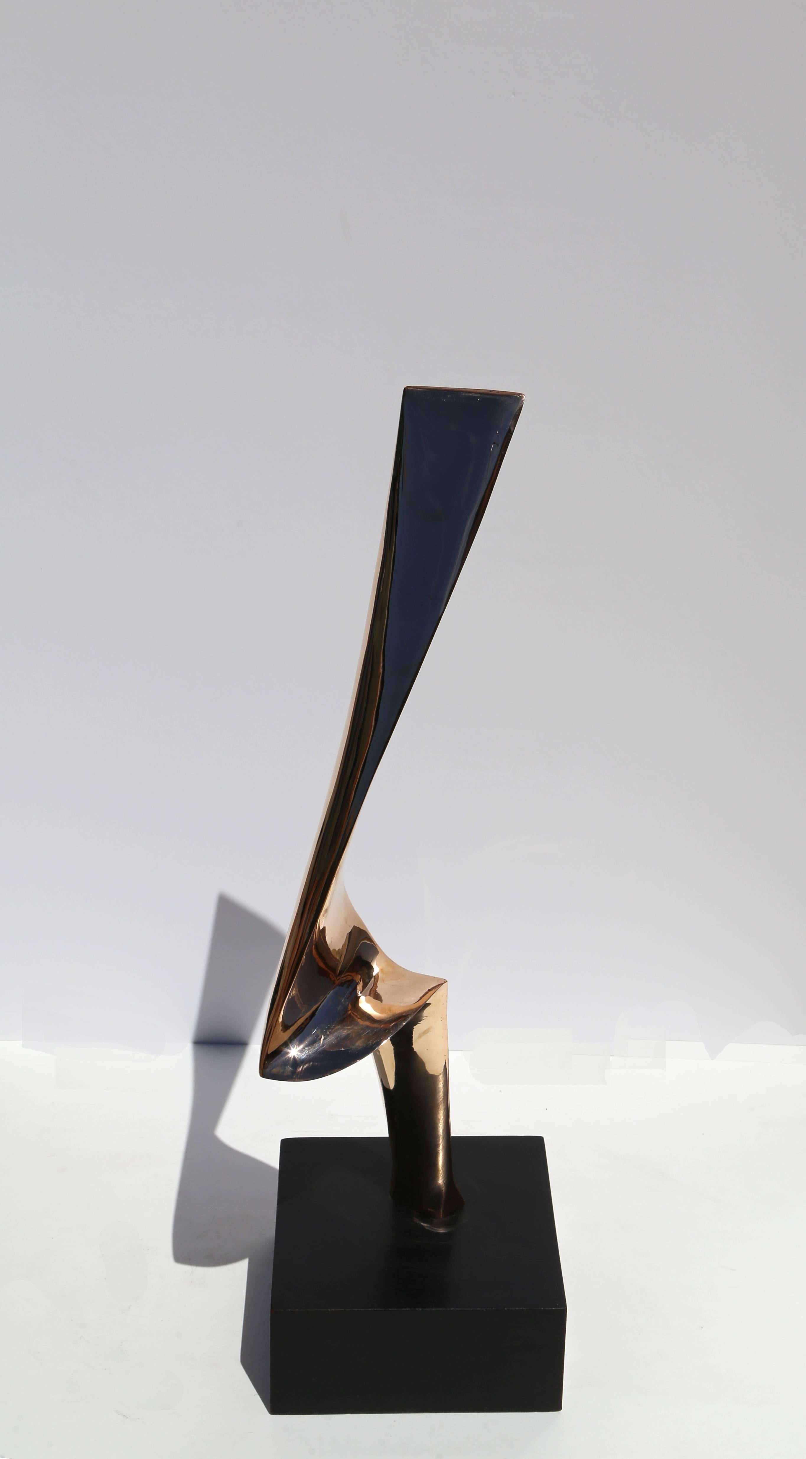 Sculpture en bronze sur socle en bois de Leonardo Nierman en vente 4