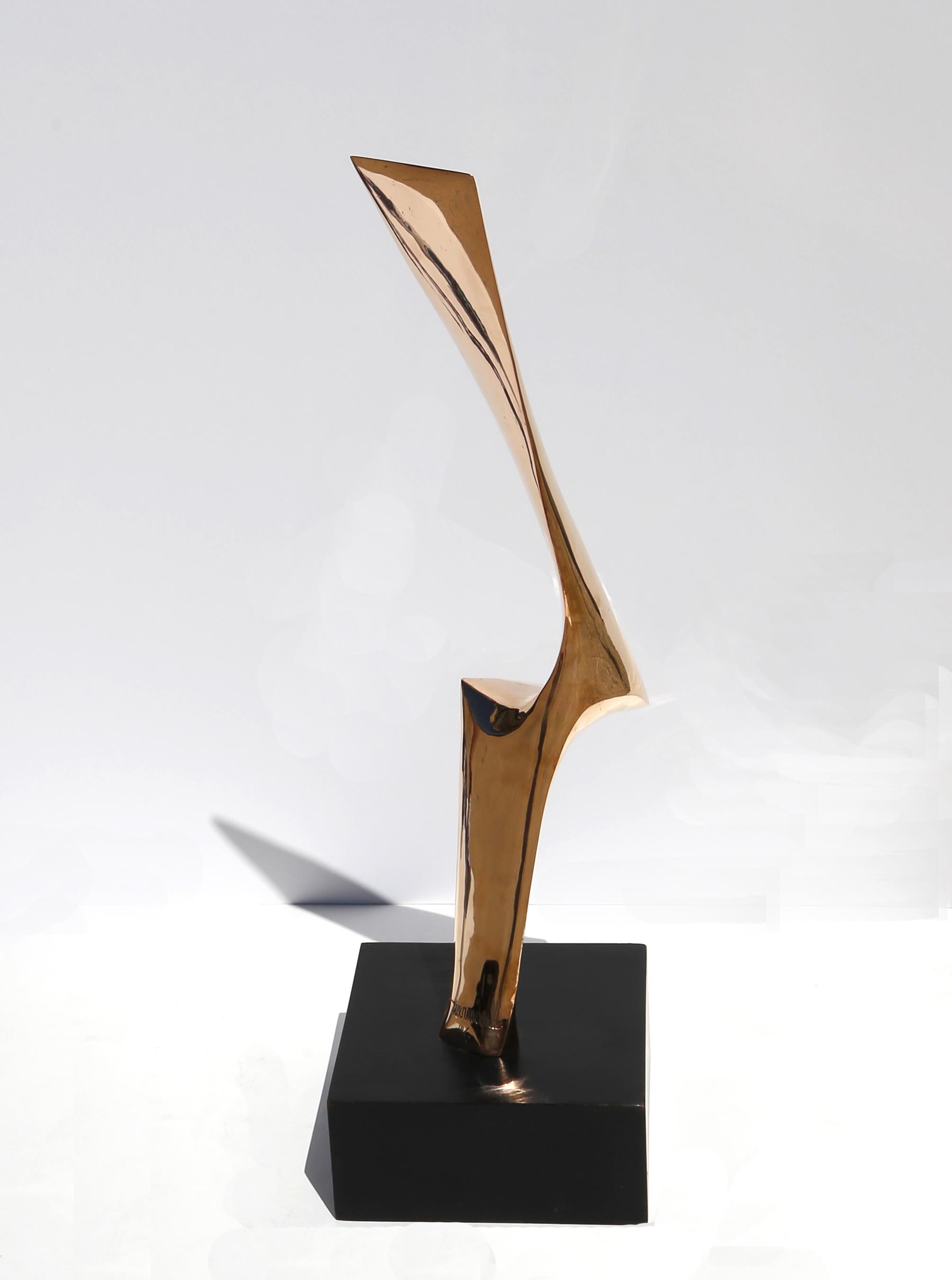 Bronze-Skulptur auf Holzsockel von Leonardo Nierman