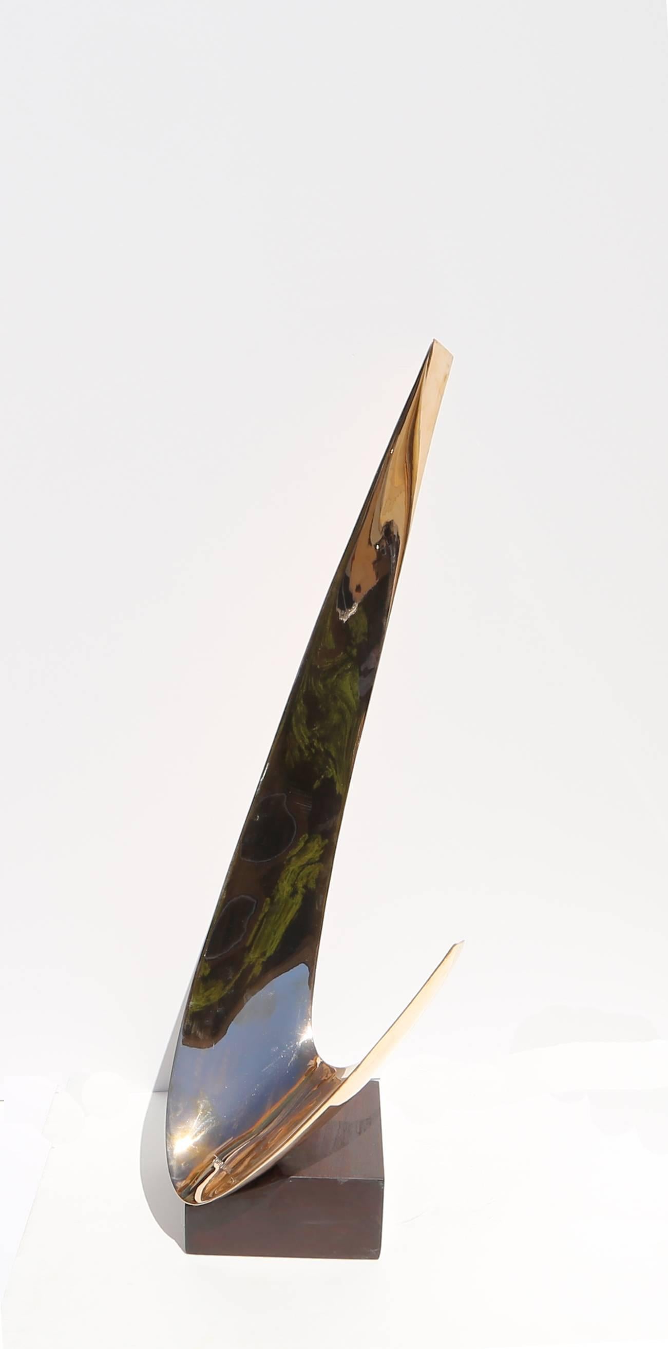 Große Skulptur „Swoosh“ aus Bronze auf Holzsockel von Leonardo Nierman im Angebot 4