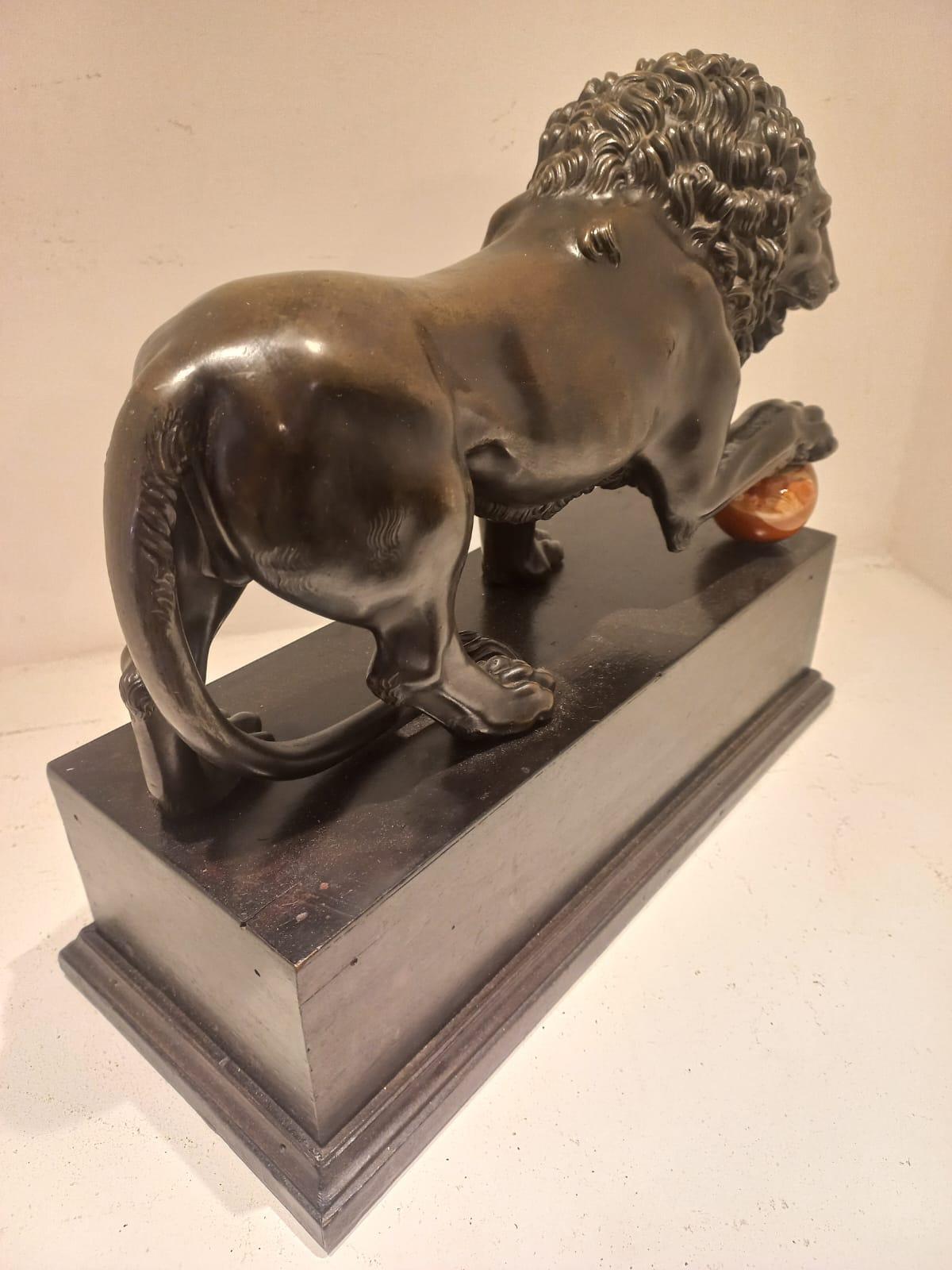 Lion with paw on cannonball In Good Condition For Sale In Salò, IT