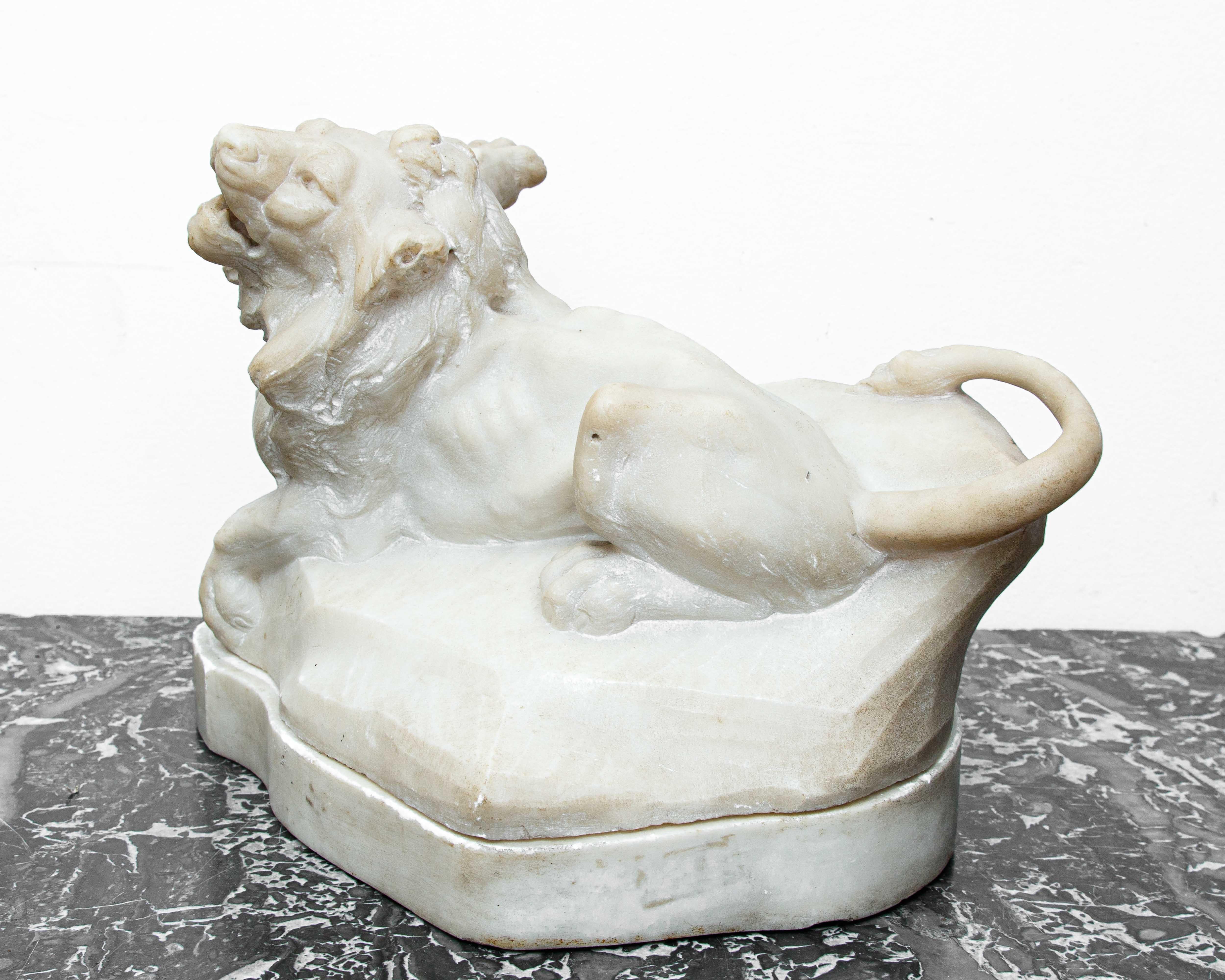 18th Century and Earlier Lion Marble sculpture from the 17th century For Sale
