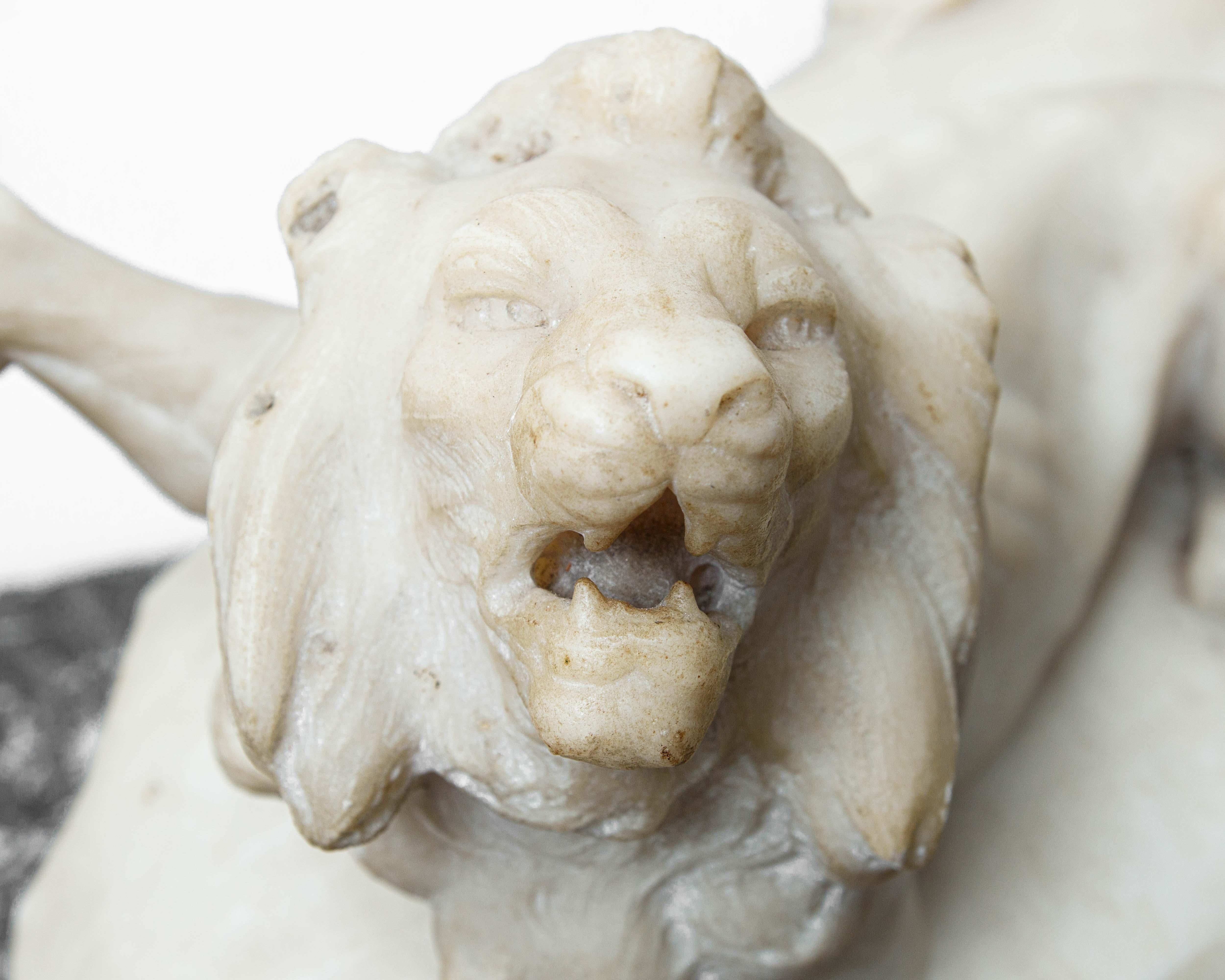 Lion Sculpture en marbre du 17e siècle en vente 1