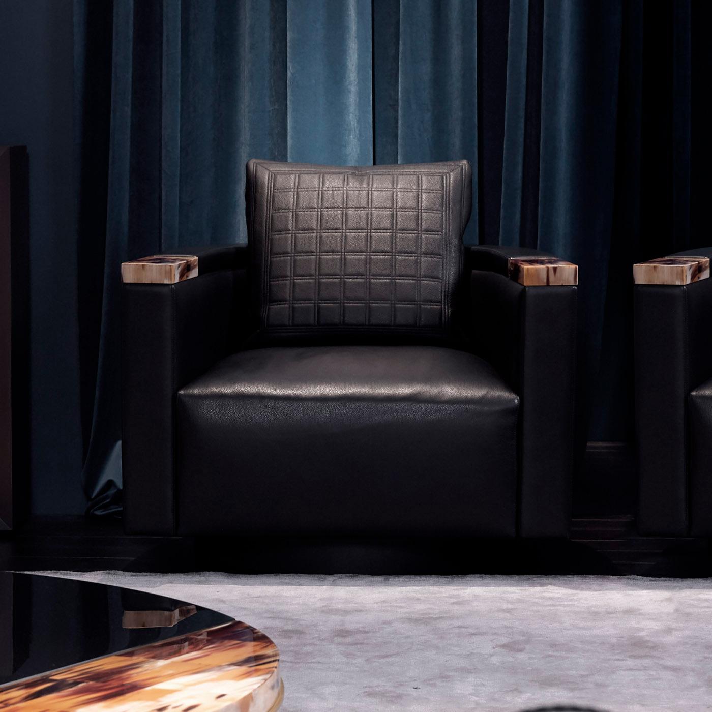 Leonia Armchair in Leather with Armrests in Corno Italiano, Mod. 4408 In New Condition For Sale In Recanati, Macerata