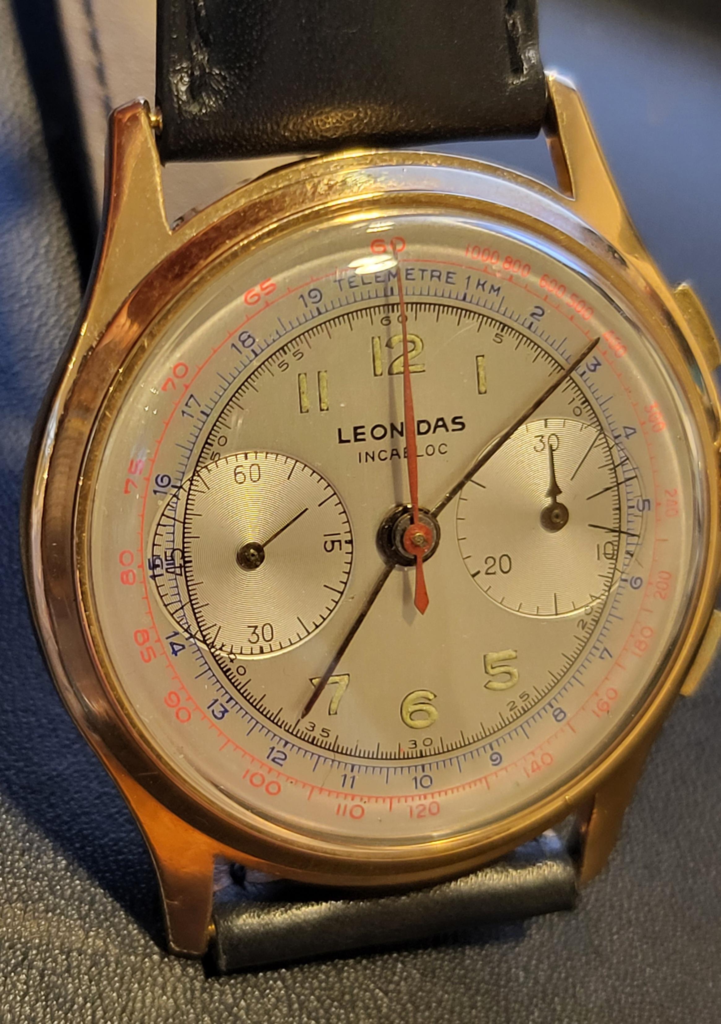 Leonidas Chronograph Wrist Watch 18 Karat Yellow Gold Case For Sale 2