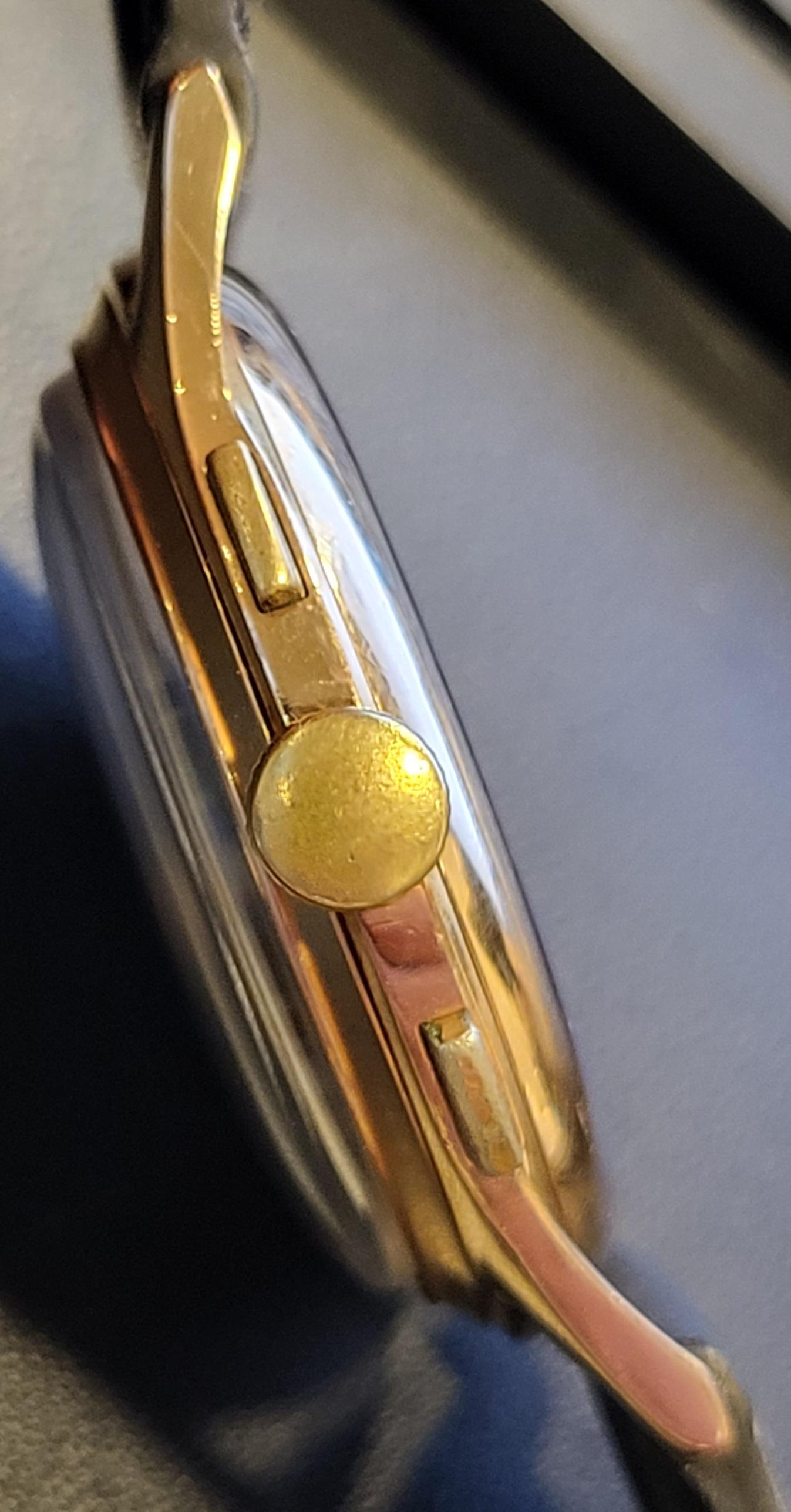 Leonidas Chronograph Wrist Watch 18 Karat Yellow Gold Case For Sale 5