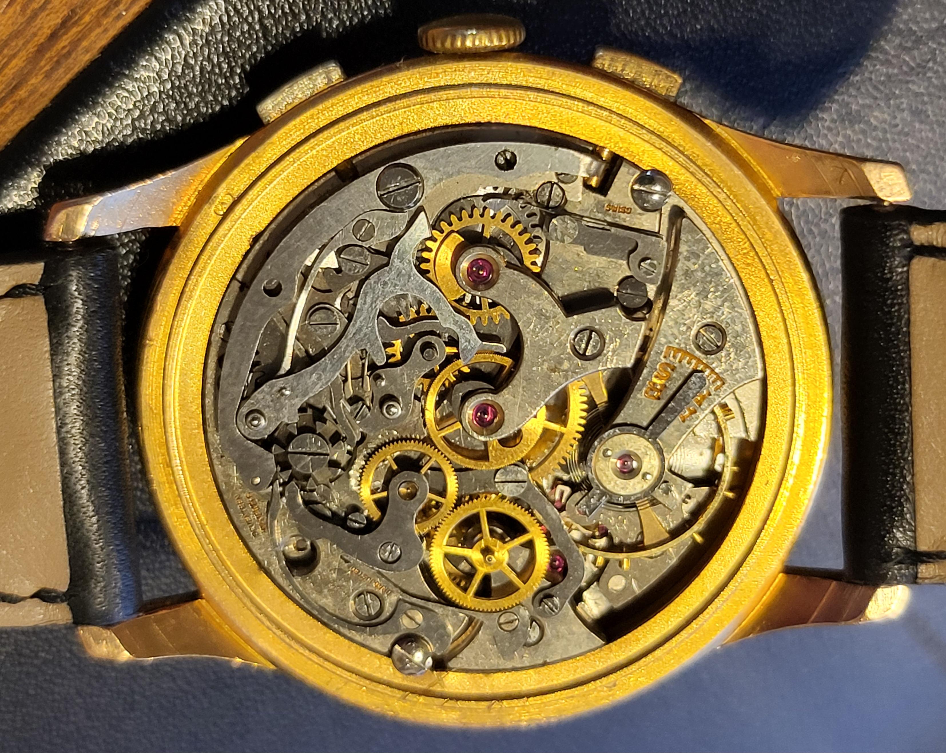 Leonidas Chronograph Wrist Watch 18 Karat Yellow Gold Case For Sale 7