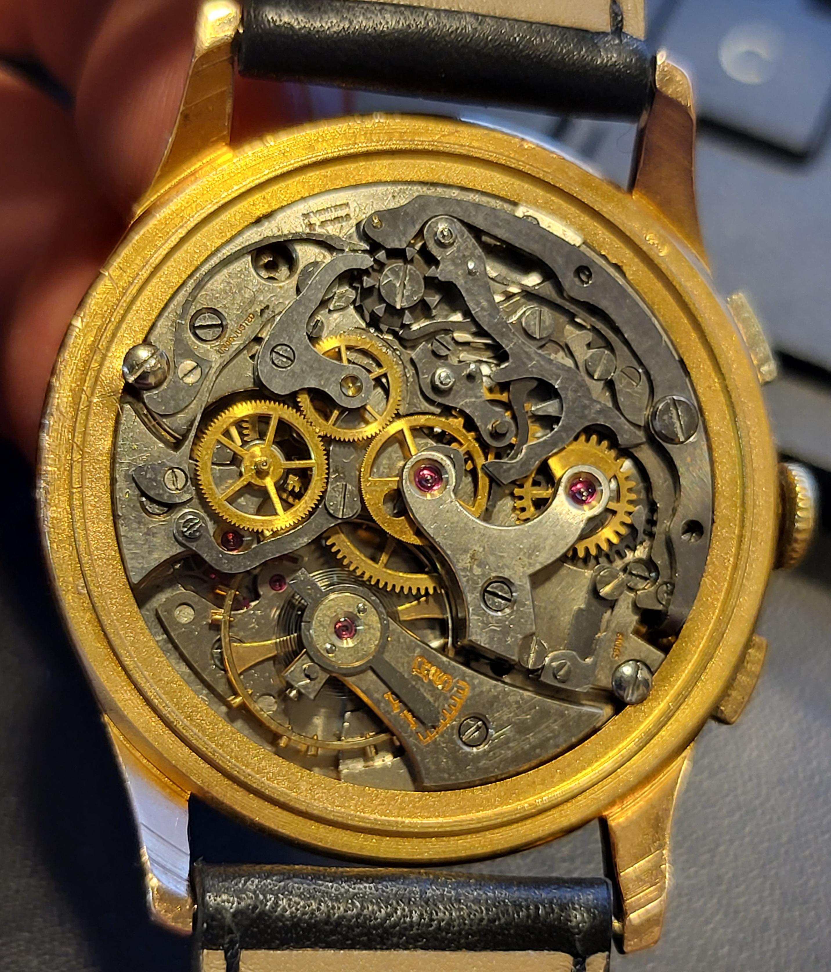Leonidas Chronograph Wrist Watch 18 Karat Yellow Gold Case For Sale 9