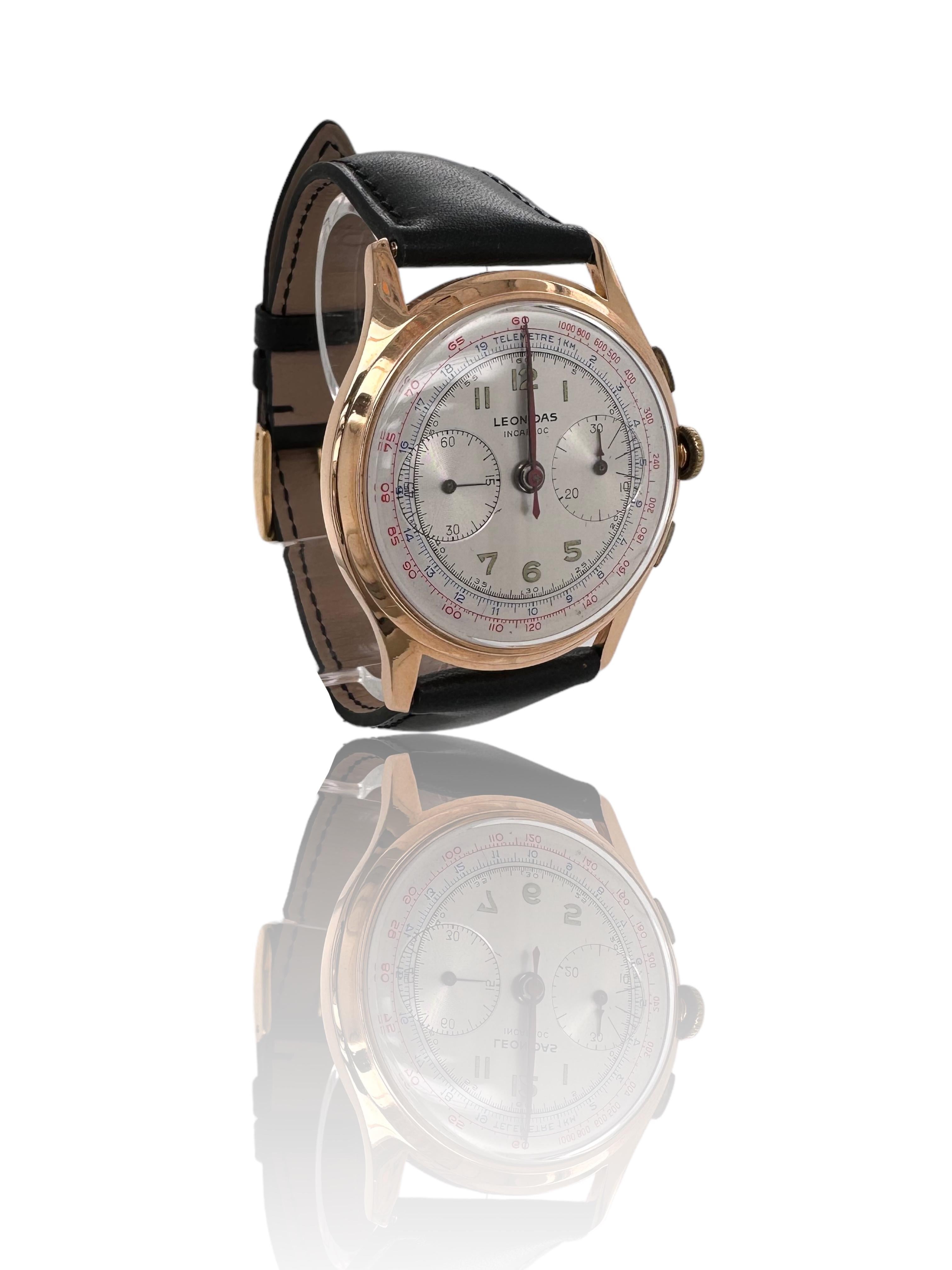Leonidas Chronograph Wrist Watch 18 Karat Yellow Gold Case In Excellent Condition For Sale In Antwerp, BE
