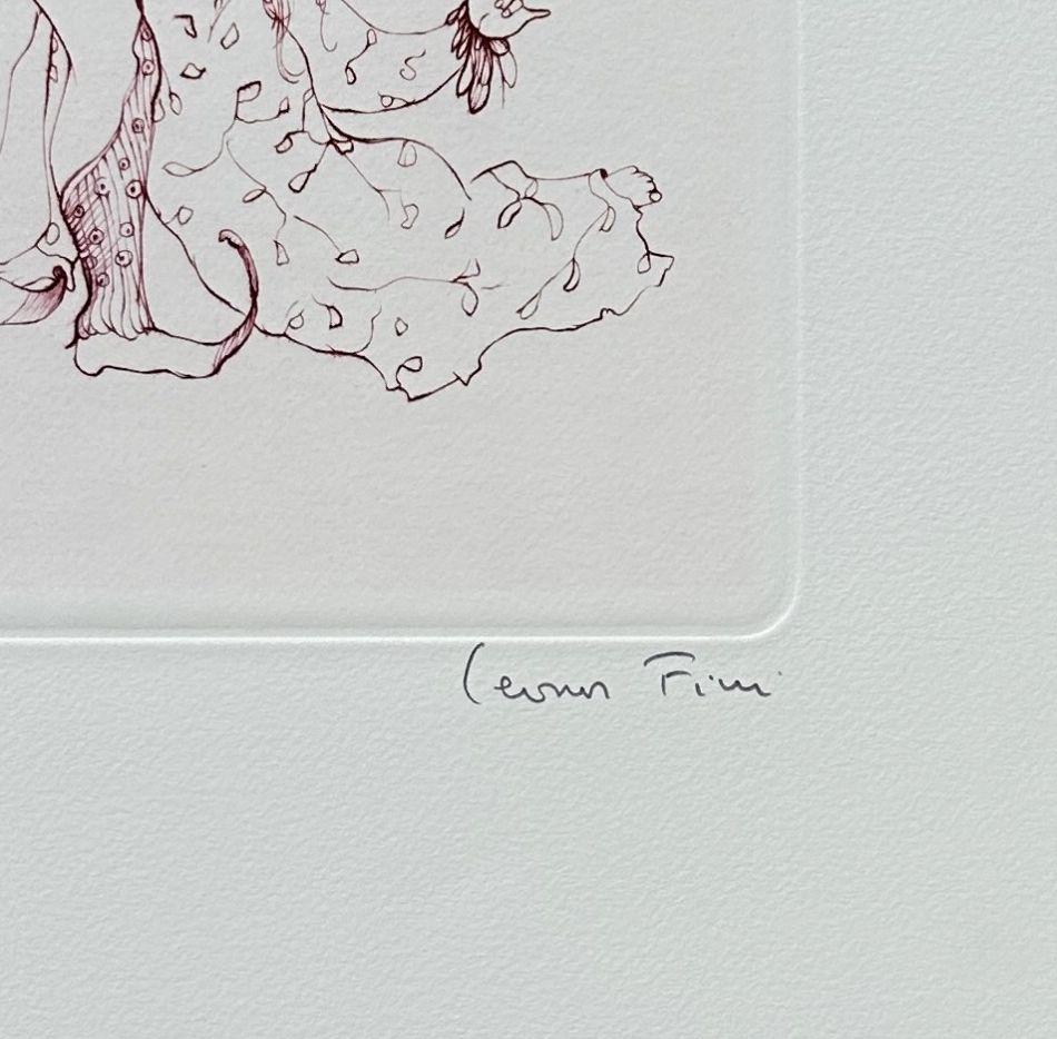 Trois sœurs avec un chat - Gravure originale signée et numérotée à la main - Gris Figurative Print par Leonor Fini