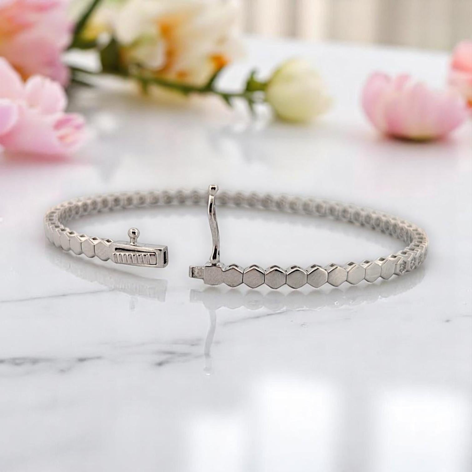 Pulsera de diamantes Leonora - Pulsera de tenis hexagonal de oro blanco de 14 quilates Artesano en venta