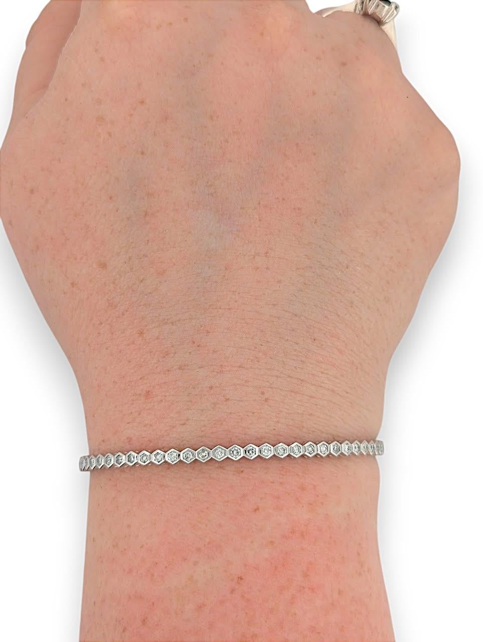 Pulsera de diamantes Leonora - Pulsera de tenis hexagonal de oro blanco de 14 quilates Corte redondo en venta