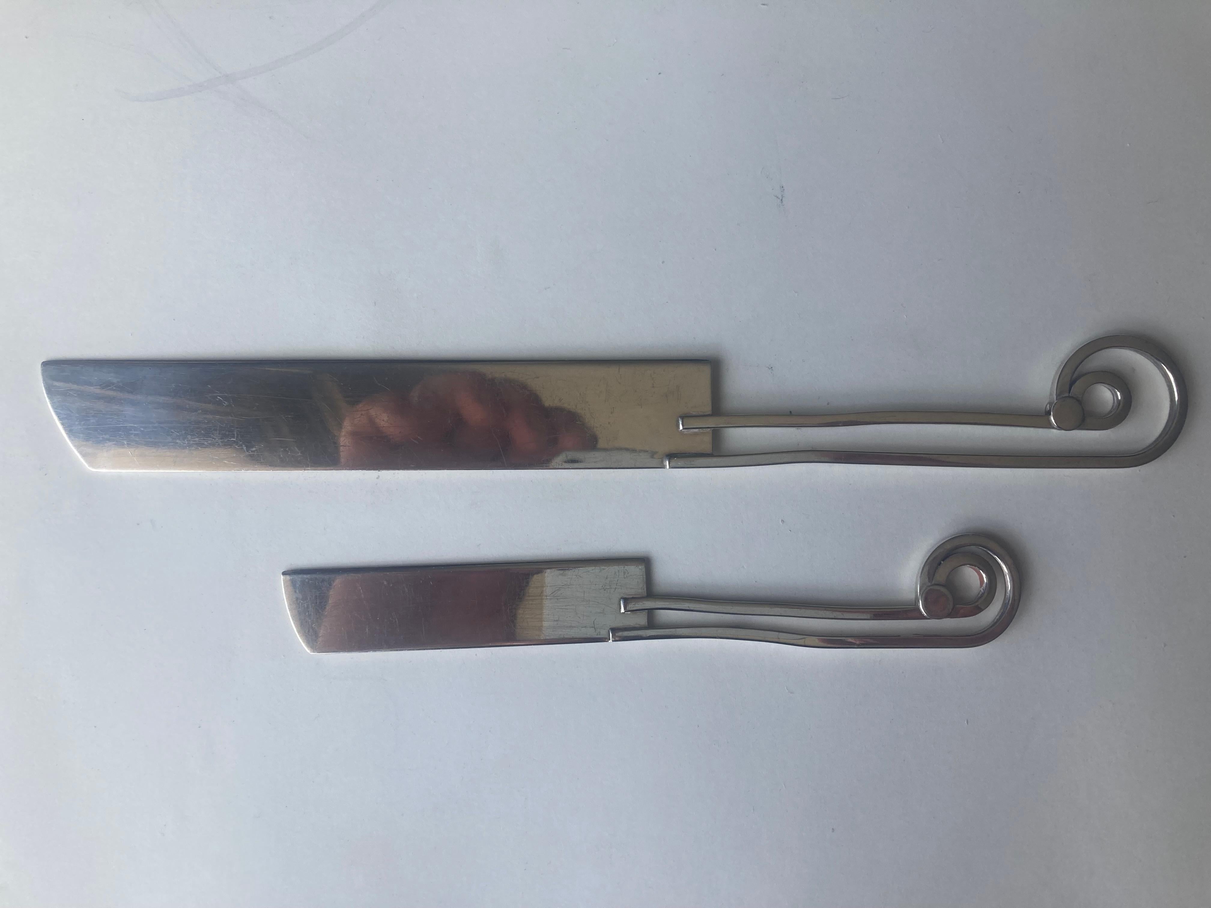 Leonore Doskow Two Sterling Silver Knifes, Butter/Chesse and Serving, Modern In Good Condition For Sale In Los Angeles, CA