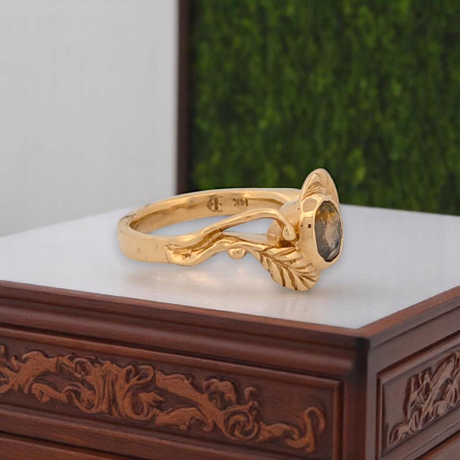 Taille ovale Leontine 14k Yellow Gold Sapphire Ring Size 7.5 Elegant Blue Gemstone Ring en vente