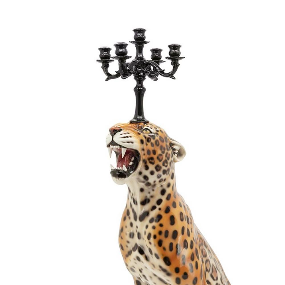 Skulptur Leopard Kerzenhalter
Aus handbemalter Keramik, mit schwarzer
kerzenhalter aus Keramik.
