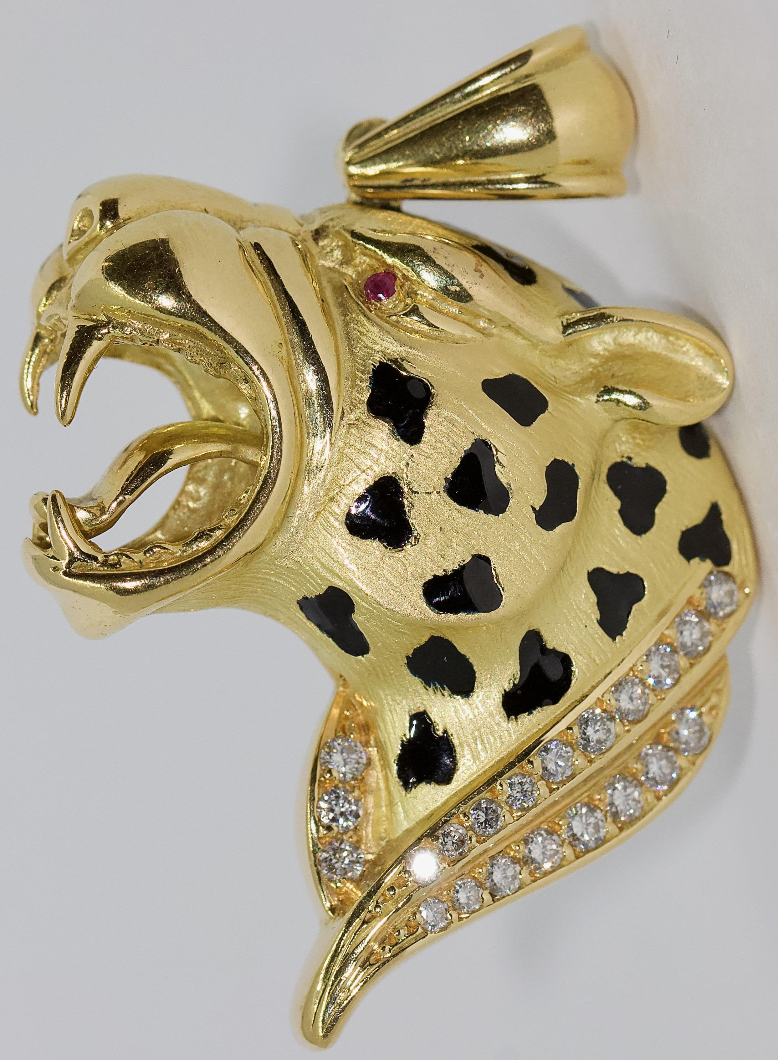 Magnificent leopard, cheetah pendant, 18 Karat yellow gold with enamel, white diamonds and small ruby.

Diamonds in very good quality.

Dimensions without gold eyelet.

Including certificate of authenticity.