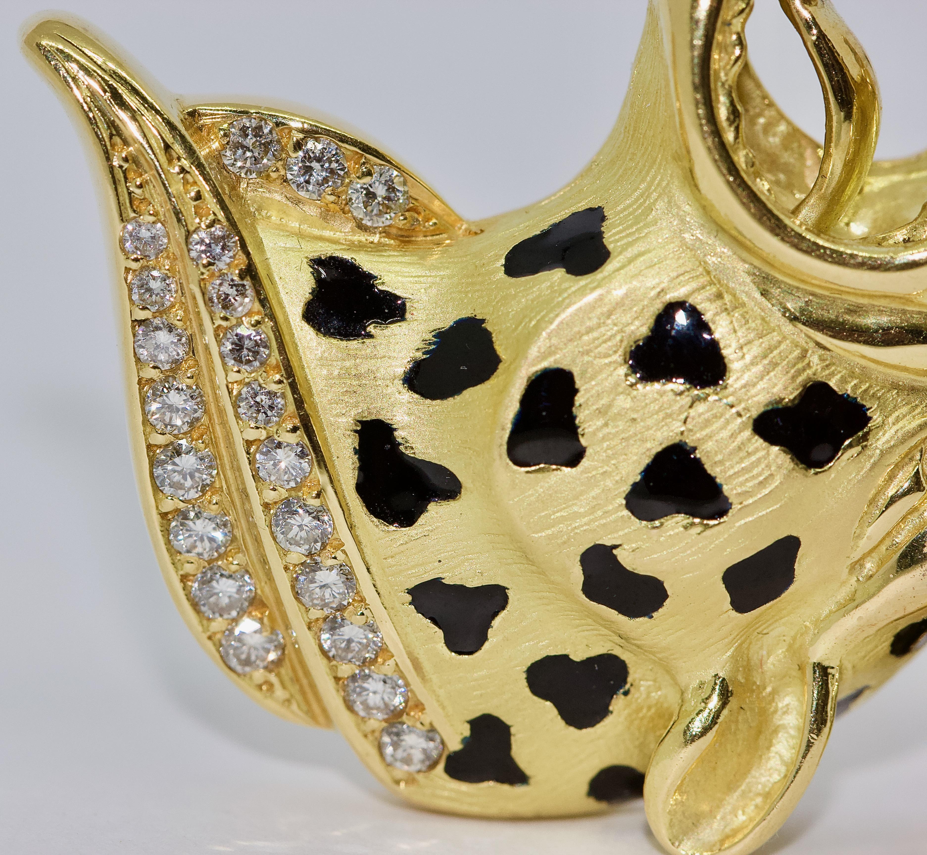 Leopard, Geparden-Anhänger, Verzierung 18 Karat Gold mit Emaille, Diamanten und Rubin (Moderne) im Angebot