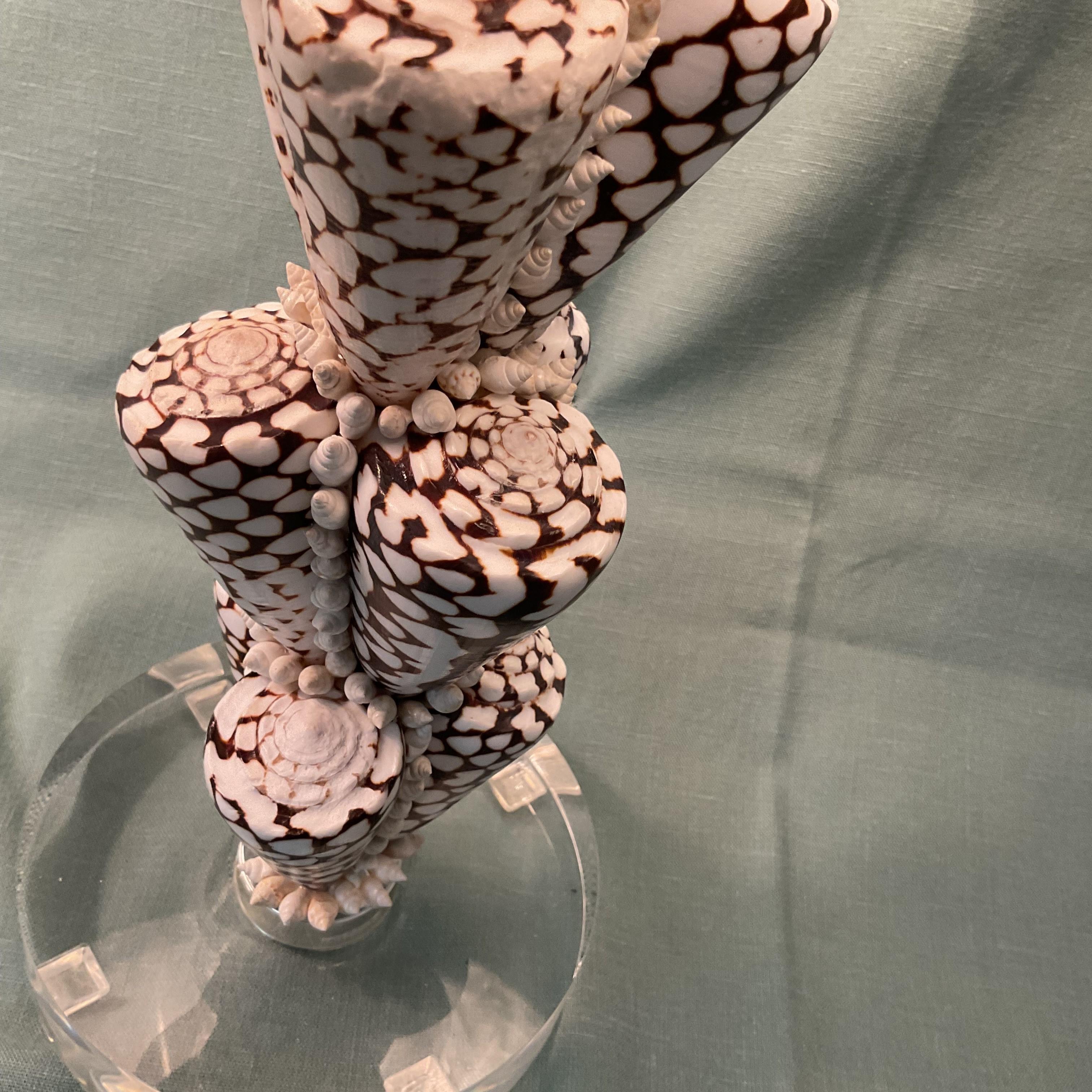Lampes de table en forme de cône léopard avec abat-jour et fleurons corail en vente 6