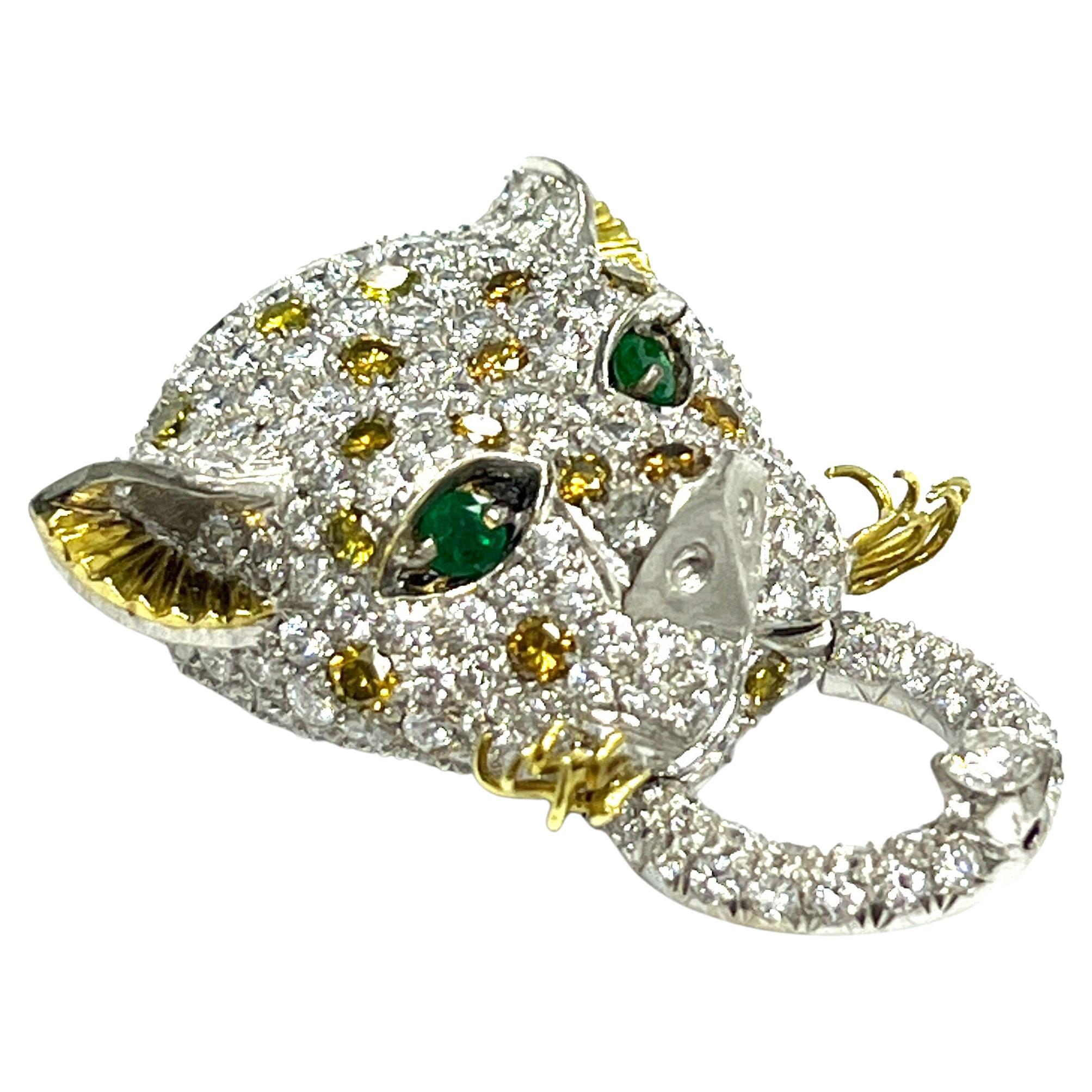 Round Cut Leopard Diamond Emerald White & Yellow Gold Brooch For Sale
