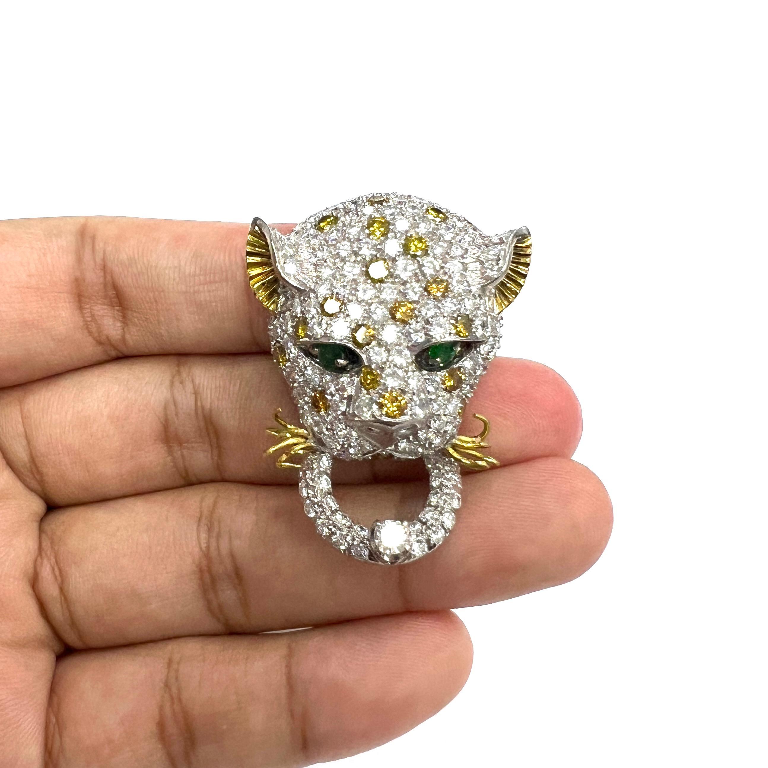 Leopard Diamond Emerald White & Yellow Gold Brooch For Sale 2