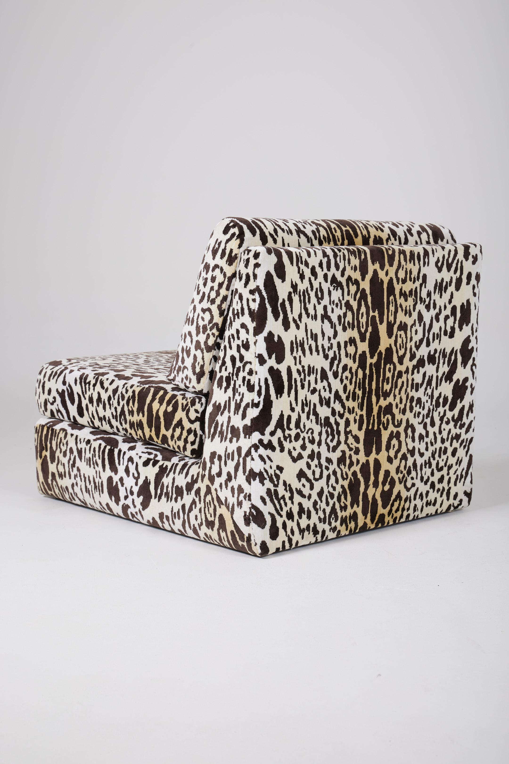 Leopard-print armchair from the 70s In Good Condition For Sale In PARIS, FR
