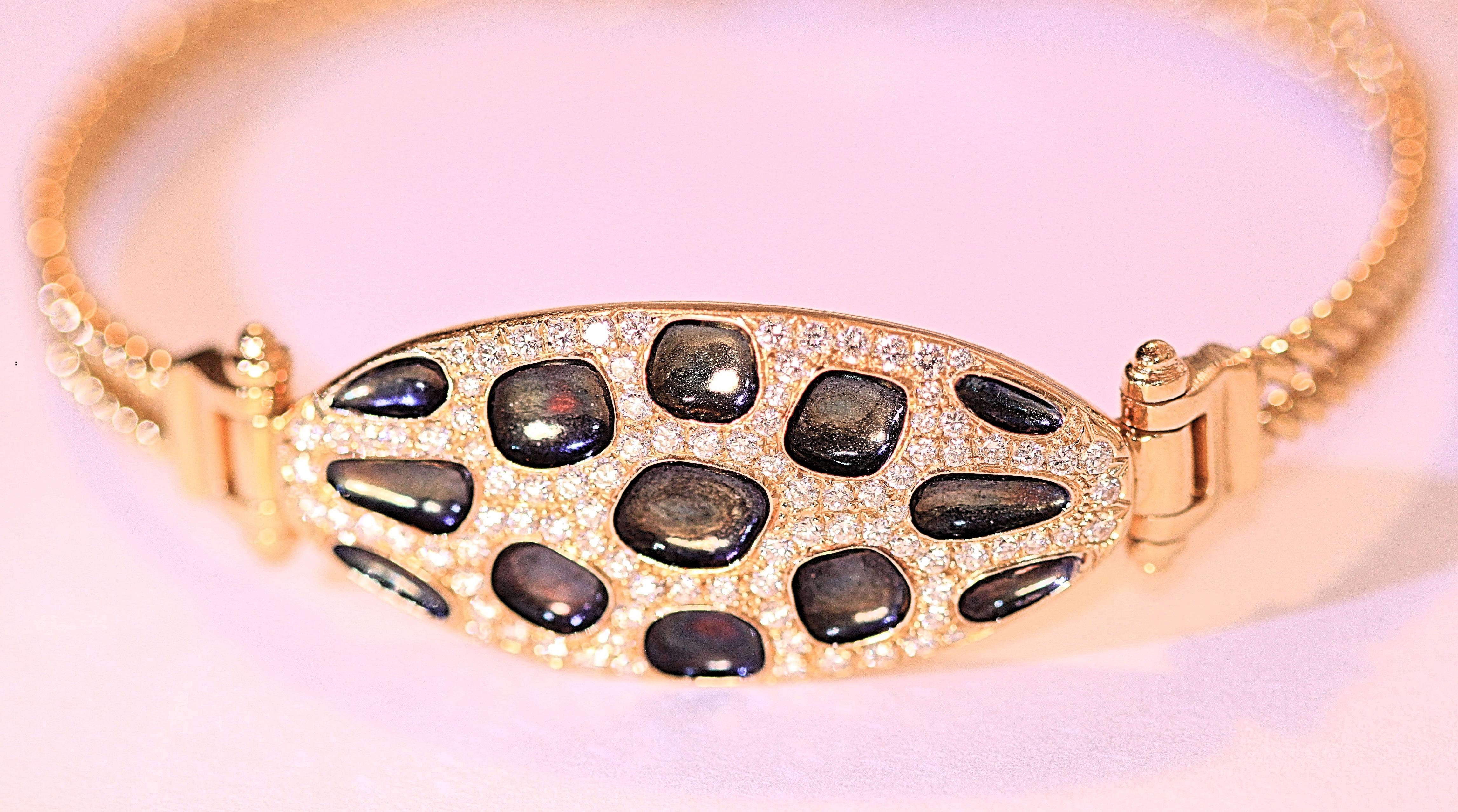 Contemporary Leopard Print Design Bracelet Diamonds Black Enamel 18 Karat Yellow Gold For Sale