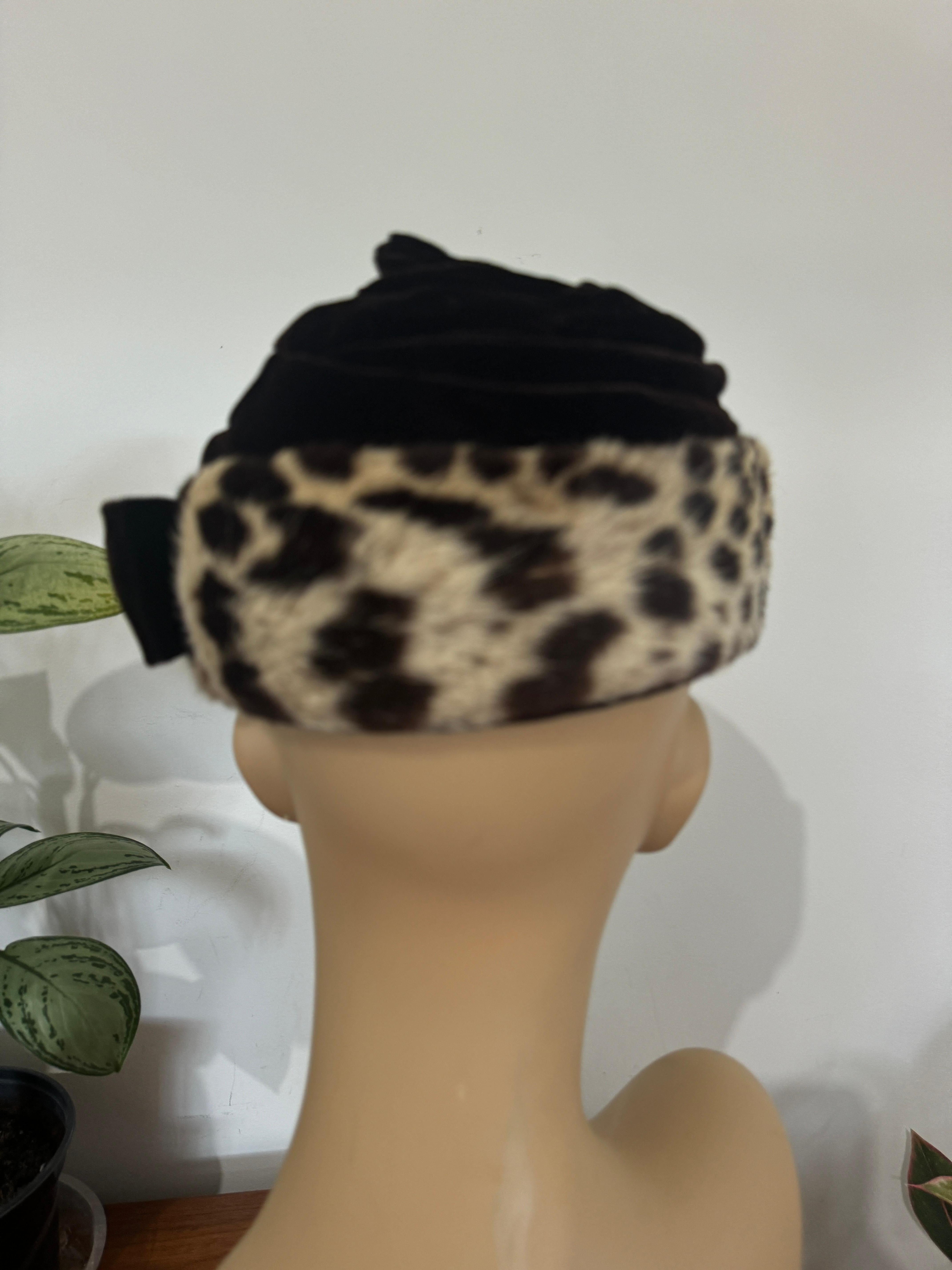 Van Dee - Chapeau en velours de vison tondu imprimé léopard, Californie, années 1960 en vente 8