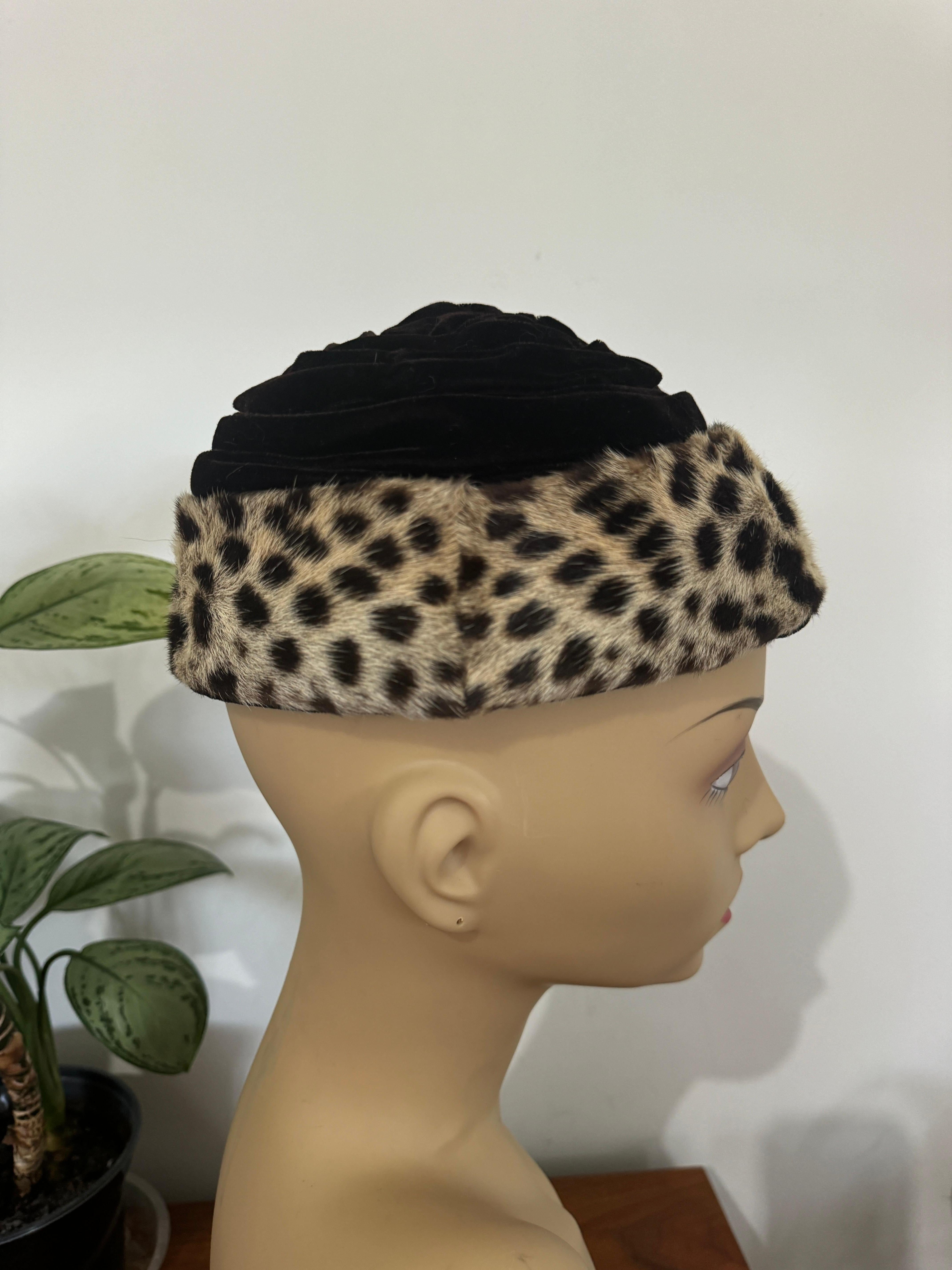 Van Dee - Chapeau en velours de vison tondu imprimé léopard, Californie, années 1960 en vente 9
