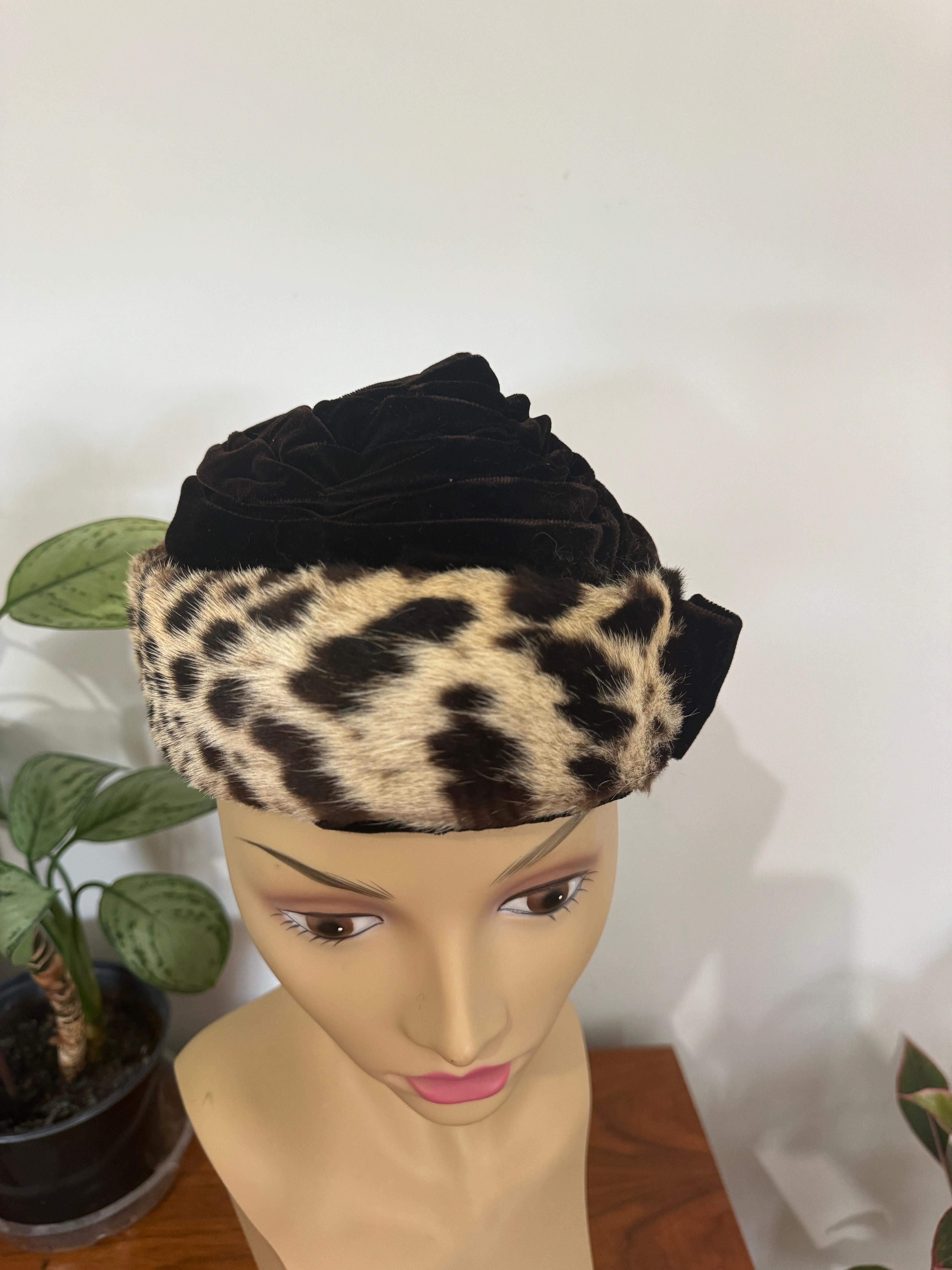 Van Dee - Chapeau en velours de vison tondu imprimé léopard, Californie, années 1960 en vente 10