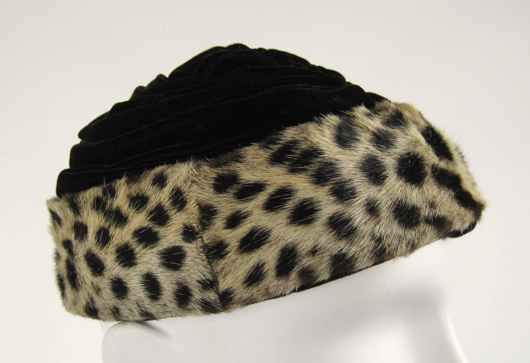Nero Cappello in velluto di visone tosato con stampa leopardata Van Dee California anni '60 in vendita