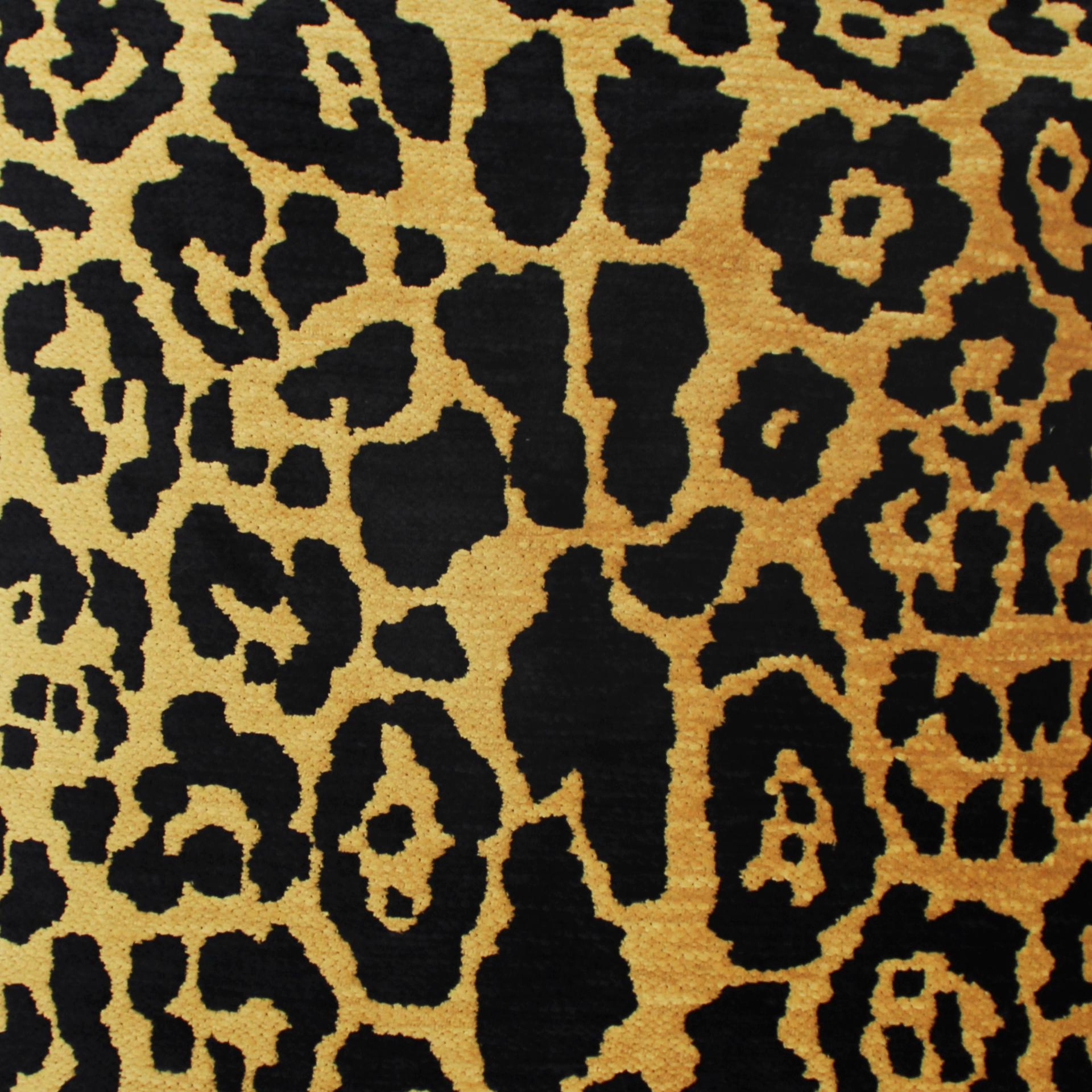 Leopard Print Velvet Cushion in Cotton with Trim and Linen Back In Good Condition For Sale In Madrid, ES
