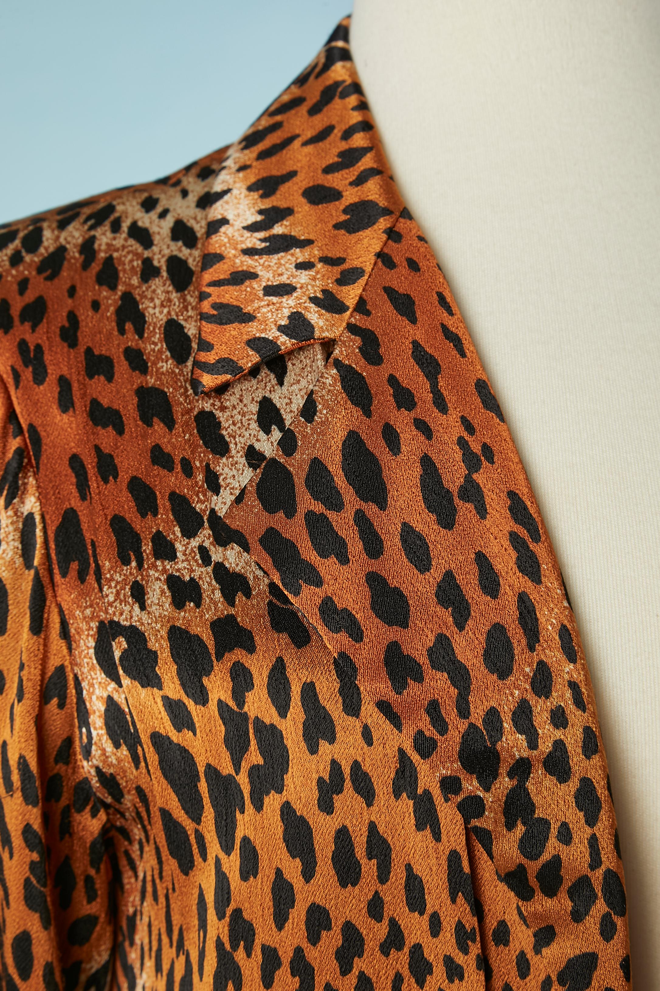 Leopard printed edge to edge evening jacket.
No fabric composition but probably rayon. Silk lining. 
SIZE L 