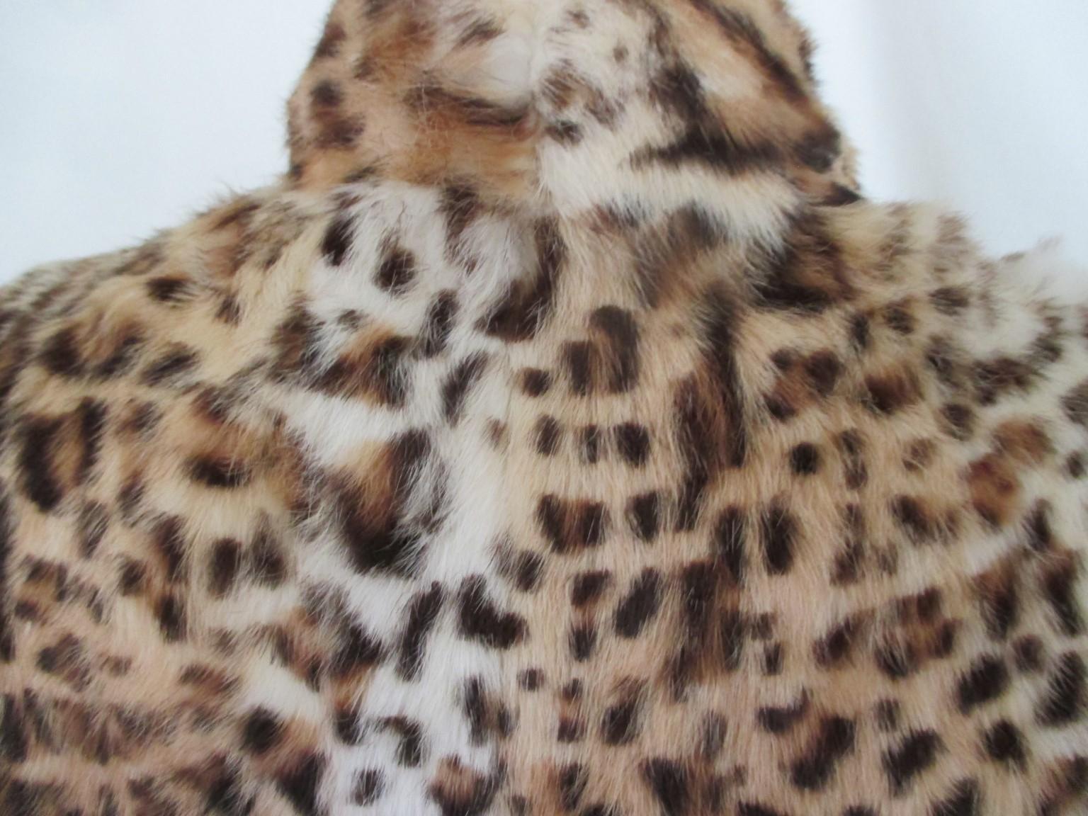 Leopardenbedruckte Pelzjacke im Angebot 1