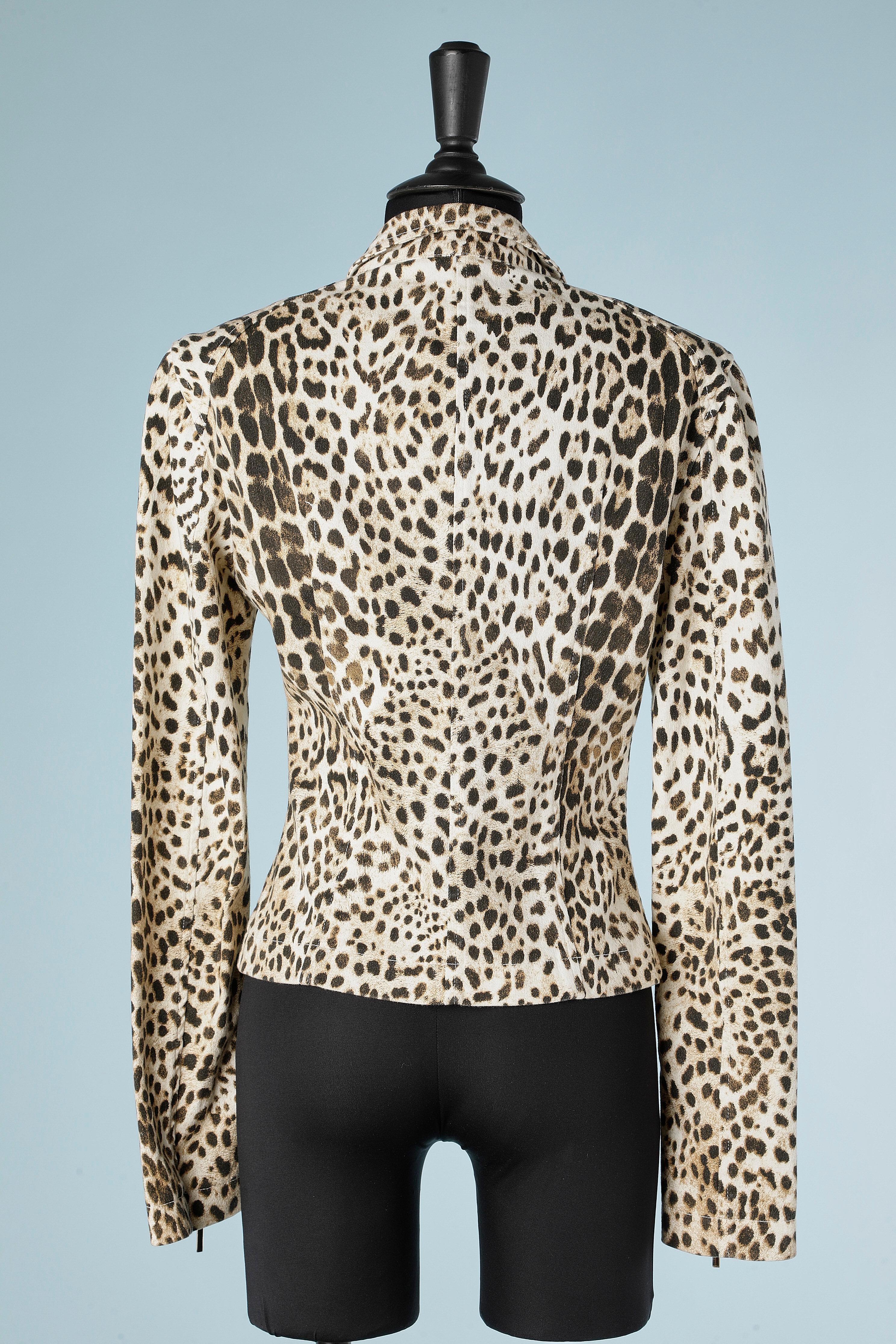 The Leopard printed jacket with zip in the middl front Roberto Cavalli en vente 1