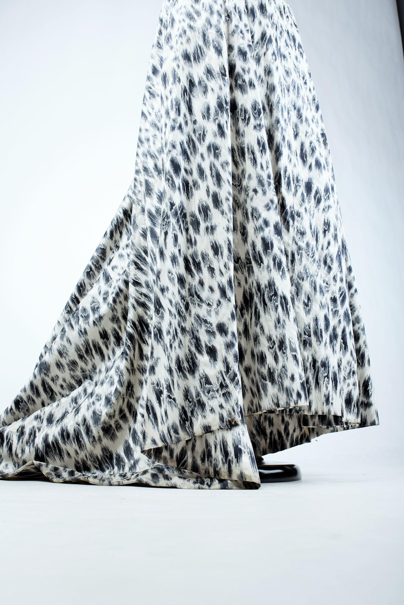 Vestido de noche de seda con estampado de leopardo de Jacques Fath Haute Couture Circa 1955-1960 en venta 12