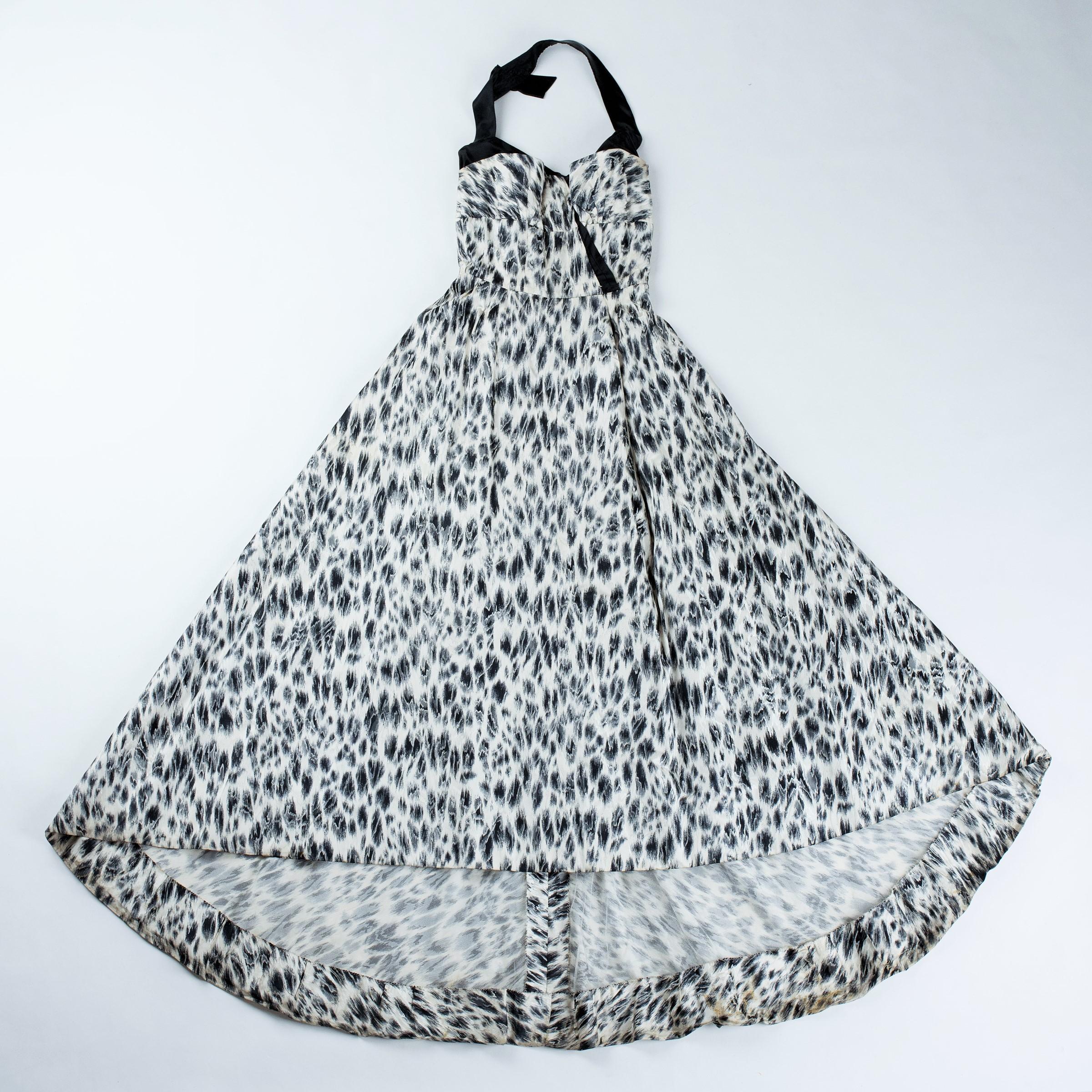 Vestido de noche de seda con estampado de leopardo de Jacques Fath Haute Couture Circa 1955-1960 Gris en venta