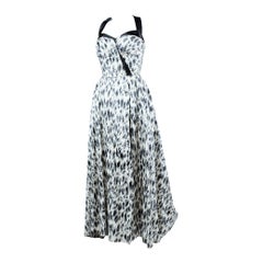 Vestido de noche de seda con estampado de leopardo de Jacques Fath Haute Couture Circa 1955-1960