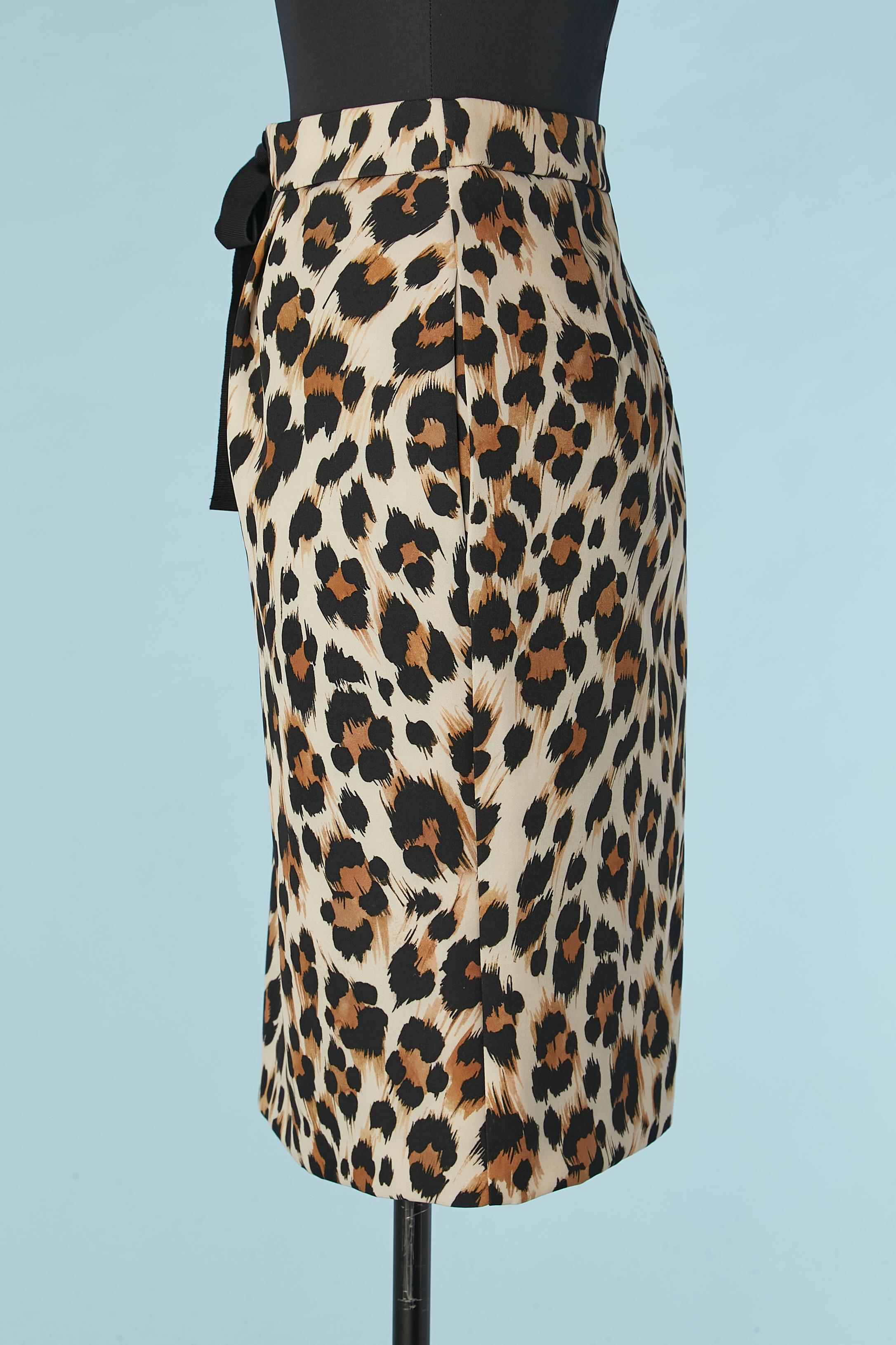 Leopard printed skirt with gros-grain bow Boutique Moschino In Excellent Condition For Sale In Saint-Ouen-Sur-Seine, FR