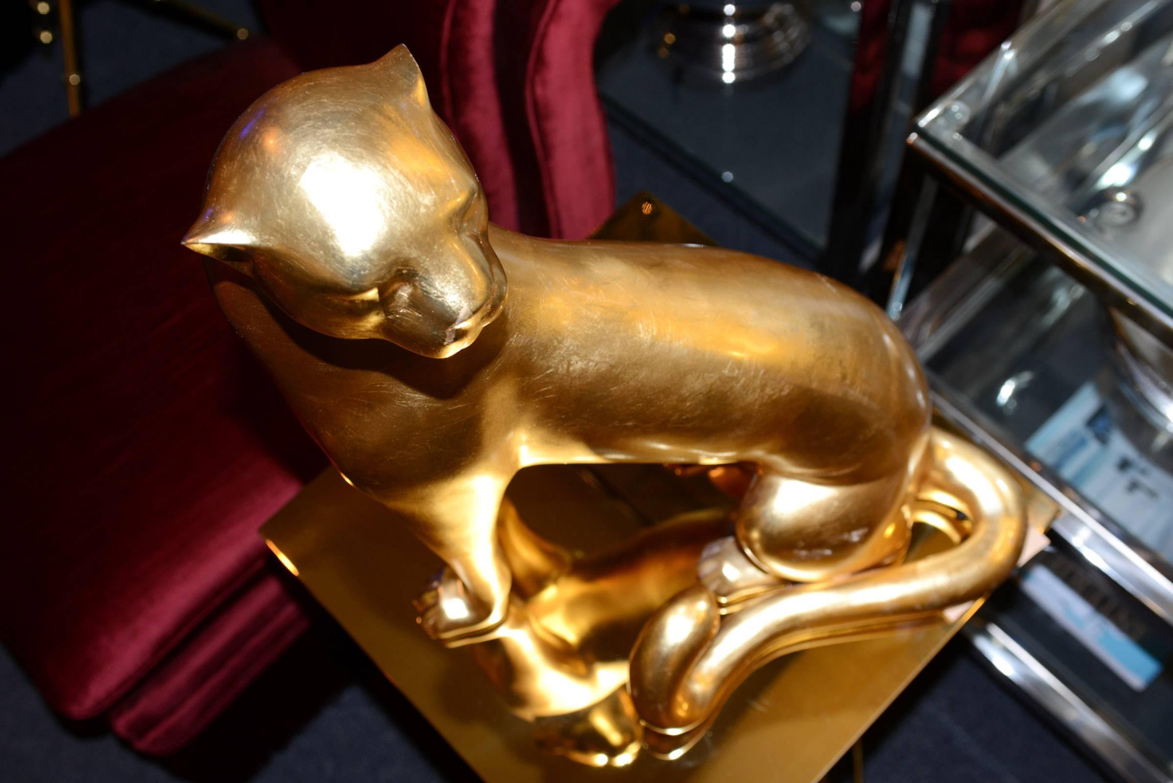 Leopard Sculpture in Gold Finish In Excellent Condition For Sale In Paris, FR