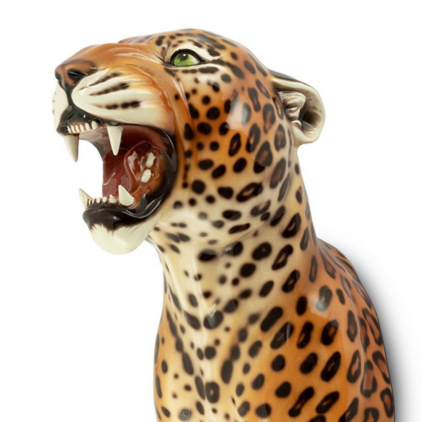 Leopardengepunktete Wanddekoration aus Keramik (Gegossen) im Angebot