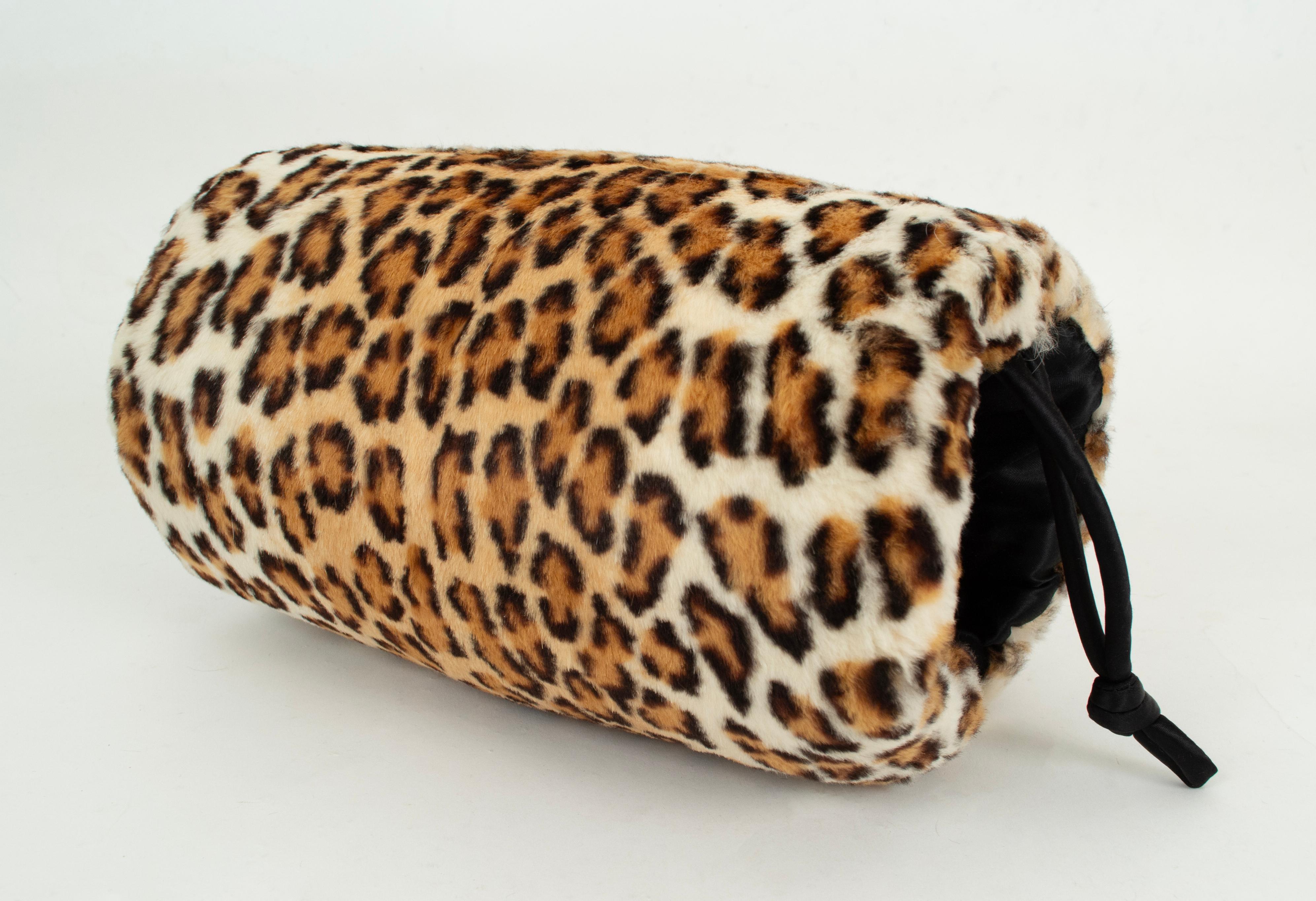 Handwärmer aus Kaninchenfell mit Leopardenmuster und integrierter Wechselgeldtasche, 1950er Jahre (Beige) im Angebot