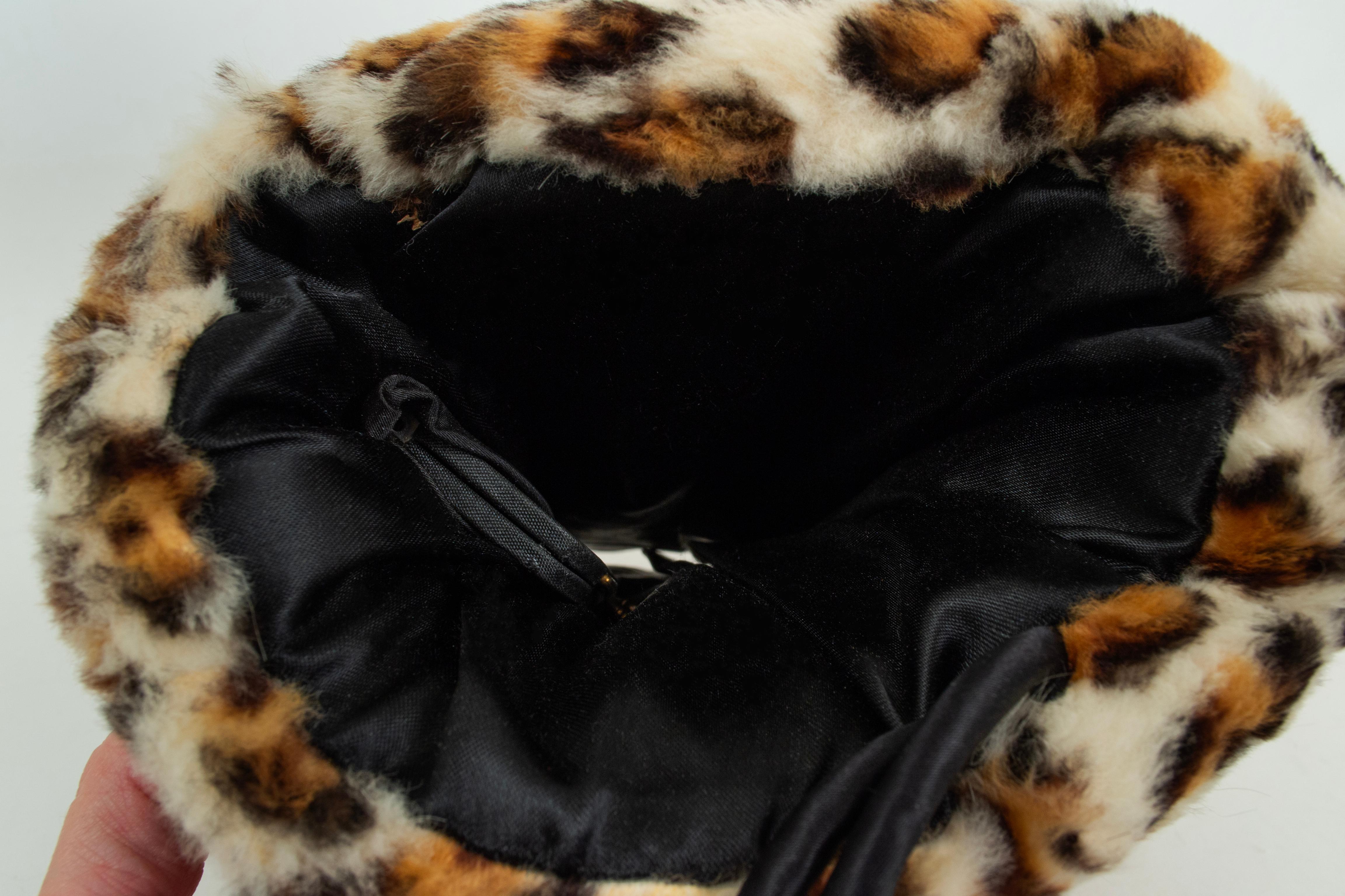 Handwärmer aus Kaninchenfell mit Leopardenmuster und integrierter Wechselgeldtasche, 1950er Jahre im Angebot 3