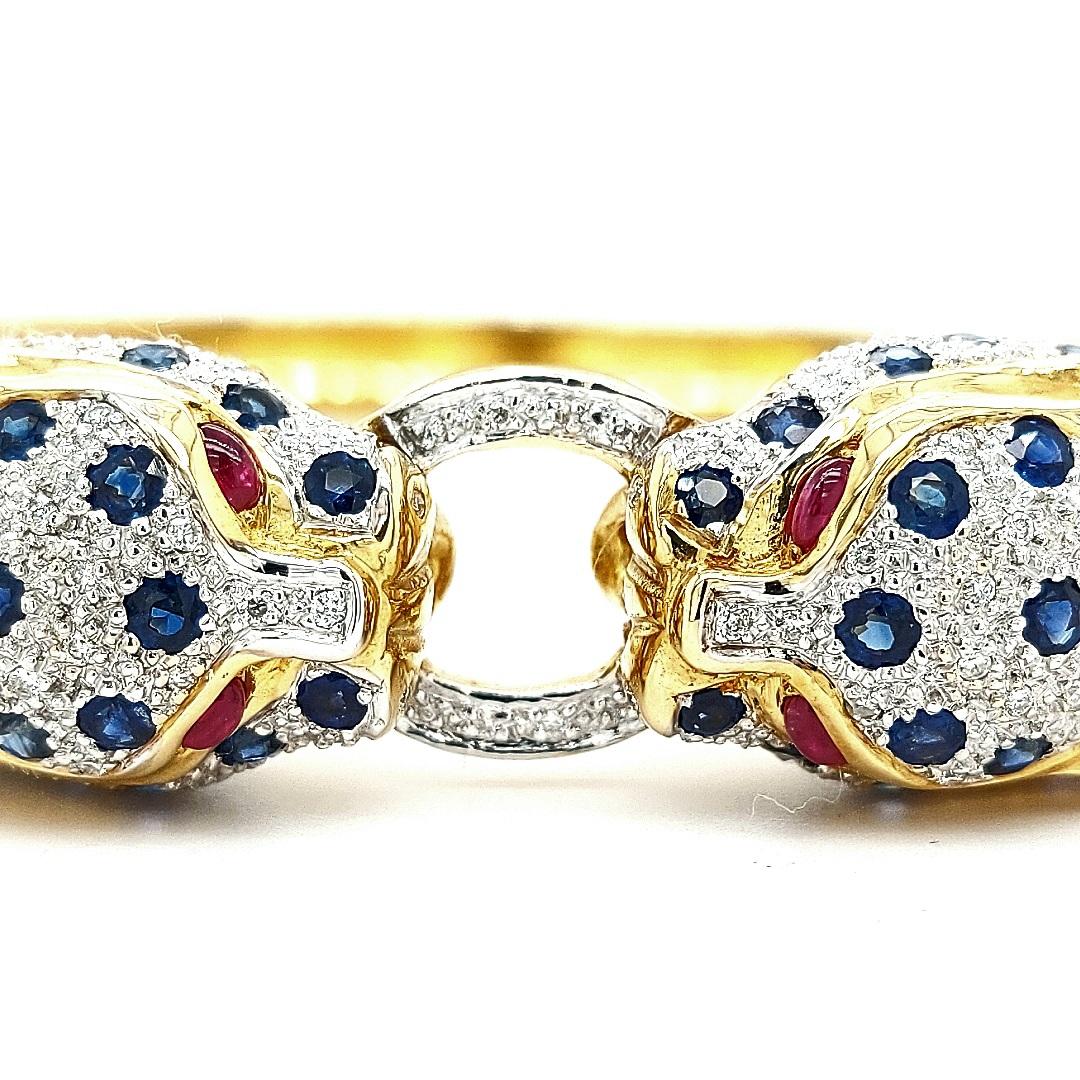 18kt Yellow Gold Leopard Bracelet/Bangle with Diamonds, Sapphires, Rubies In Excellent Condition In Antwerp, BE