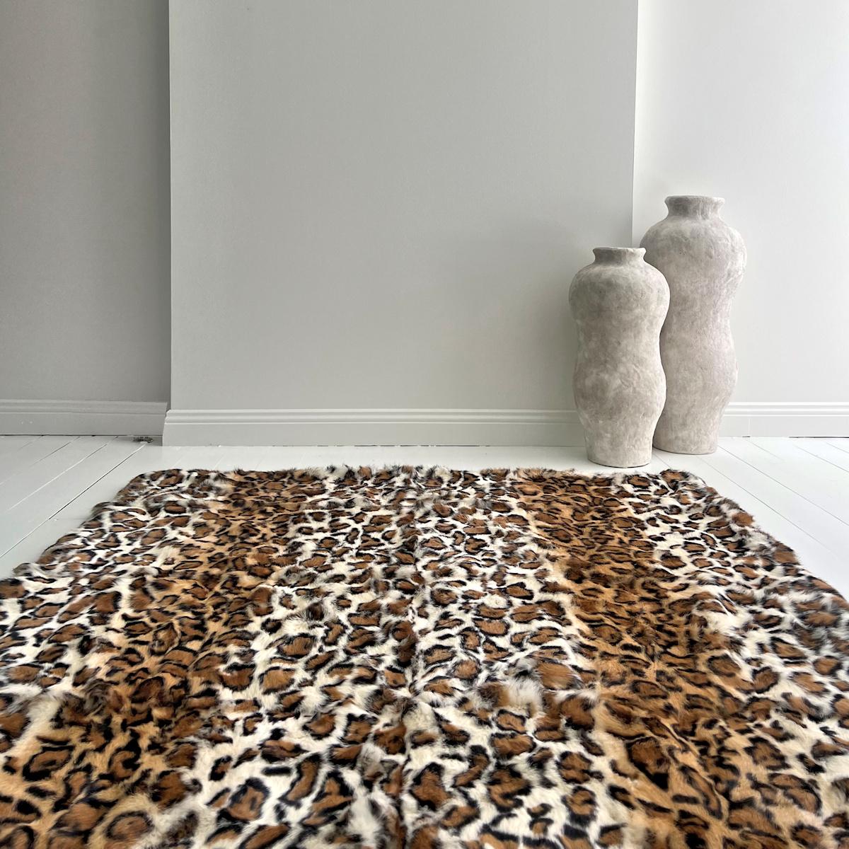 Fatto a mano Coperta con stampa leopardo e tigre  Lancio in pelliccia di coniglio 120x180cm in vendita