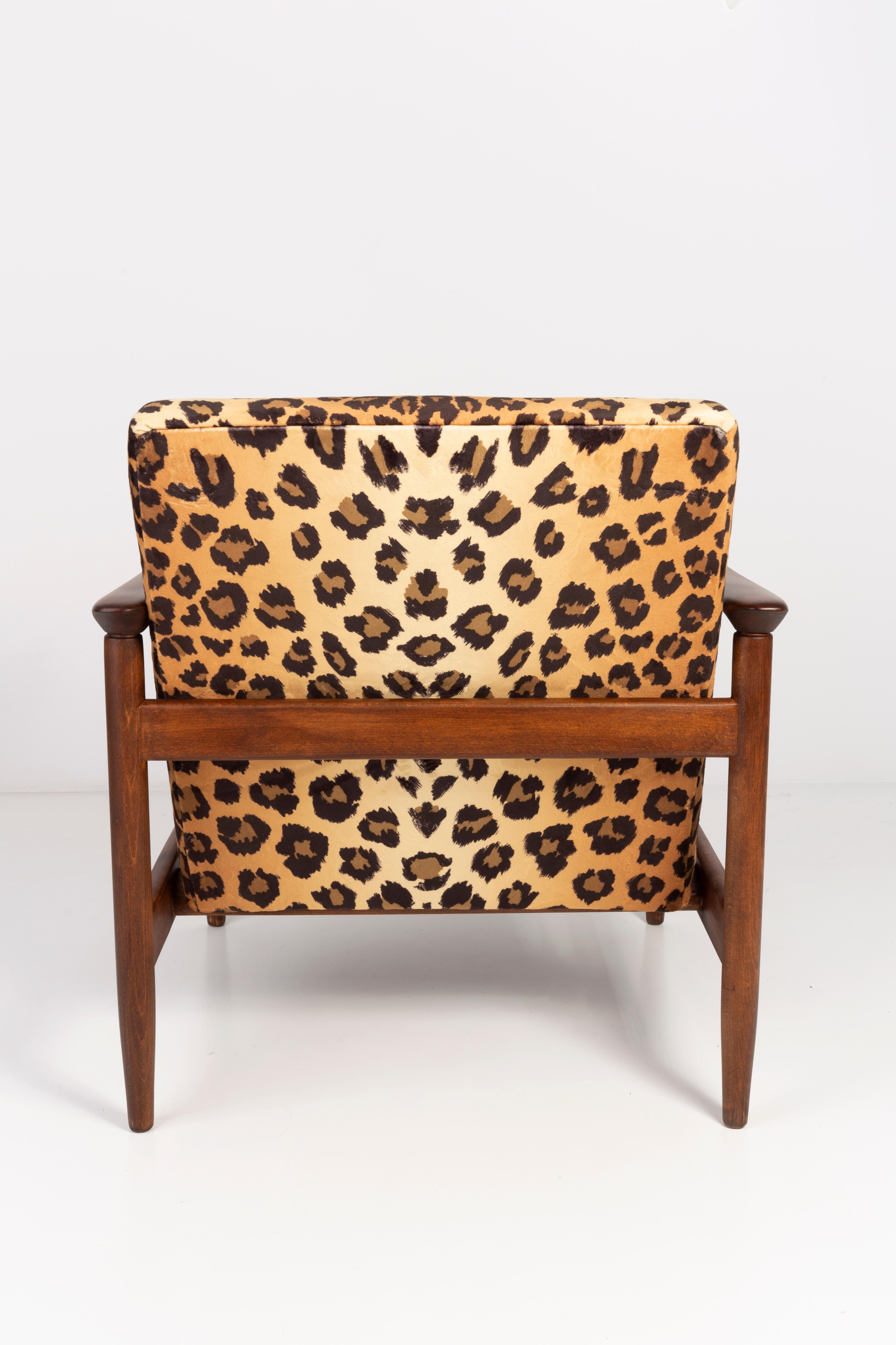 Leopard-Sessel aus Samt, Hollywood Regency, Dunkelholz, Edmund Homa, Polen, 1960er Jahre (Handgefertigt) im Angebot