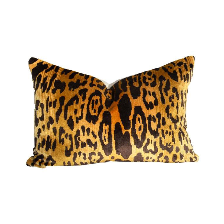 Leopard Samt Lumbal Animal Print Kissen Att Scalamandre Leopardo New Multiple im Angebot