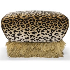 Leopard Samt mit Champagnerfarbener Straußenfederbesatz, Straußenfluff-Ottoman mit Leopardenmuster