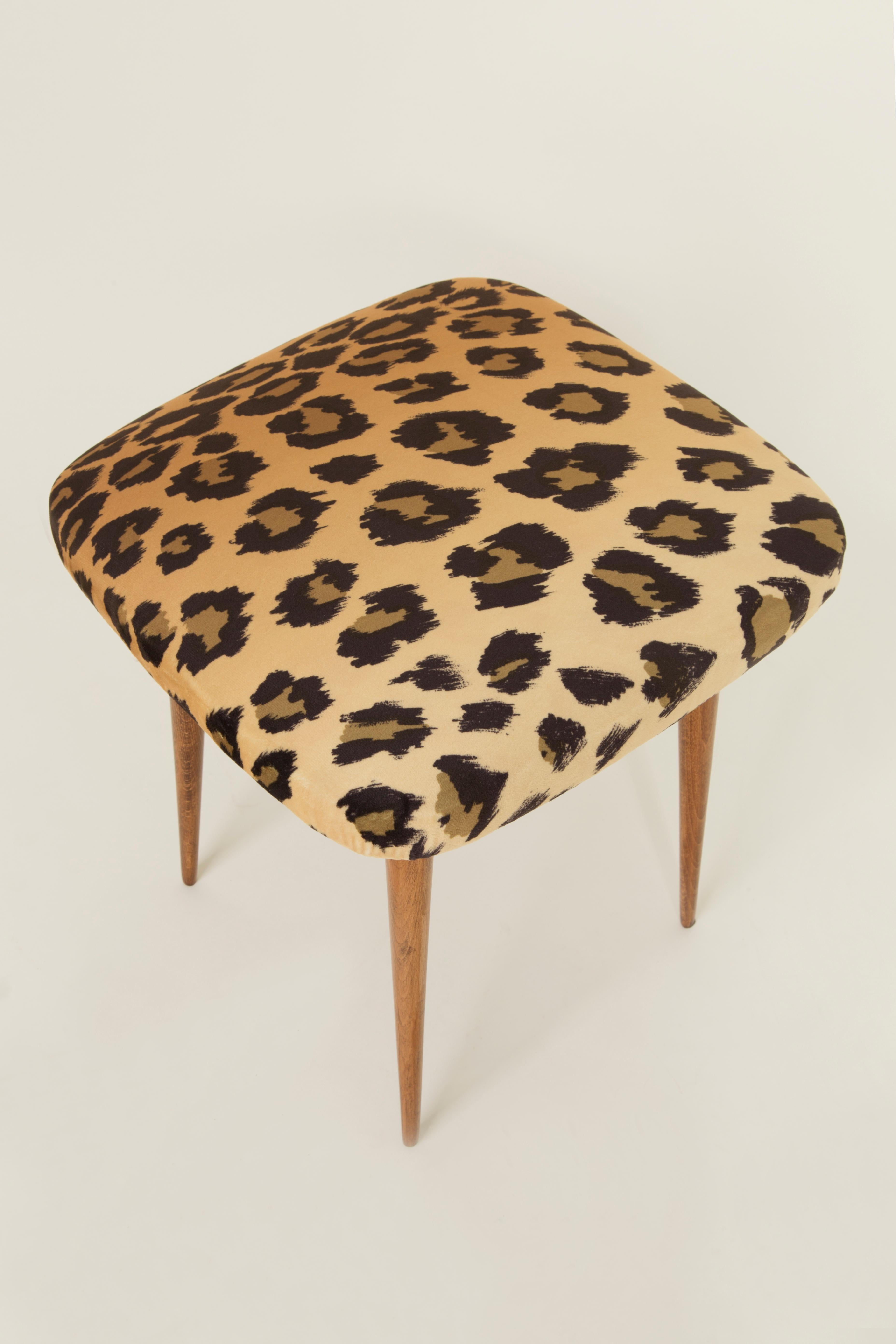 Leopard Vintage-Hocker mit Leopardenmuster, 1960er Jahre (Handgefertigt) im Angebot