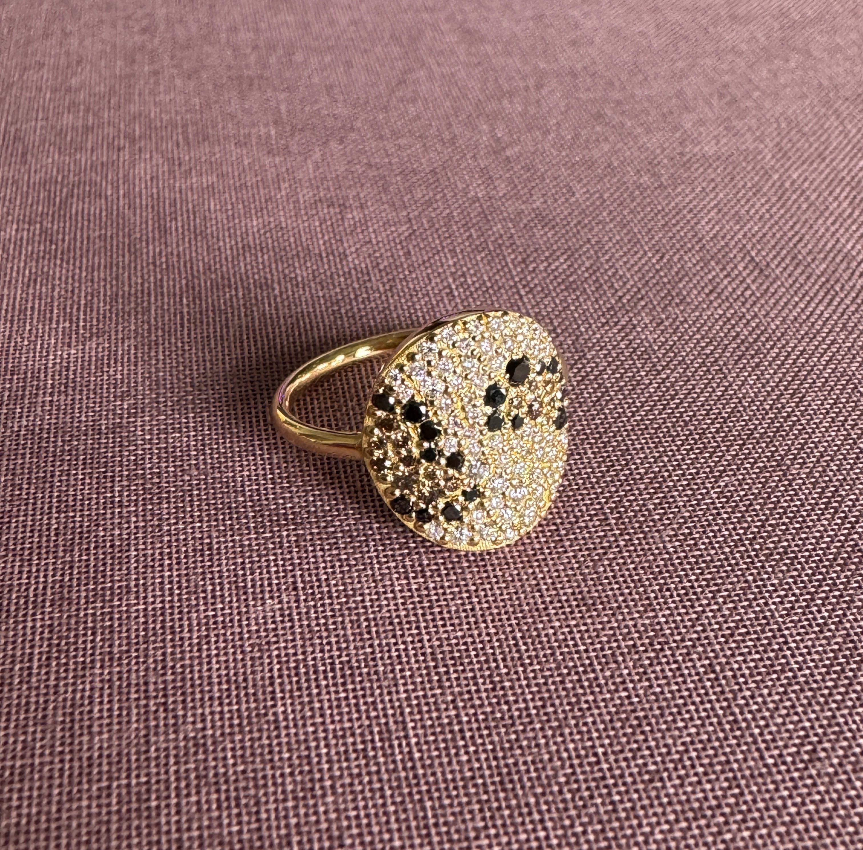 Taille ronde Bague sigillaire Leopoard en or 18 carats avec diamants en vente
