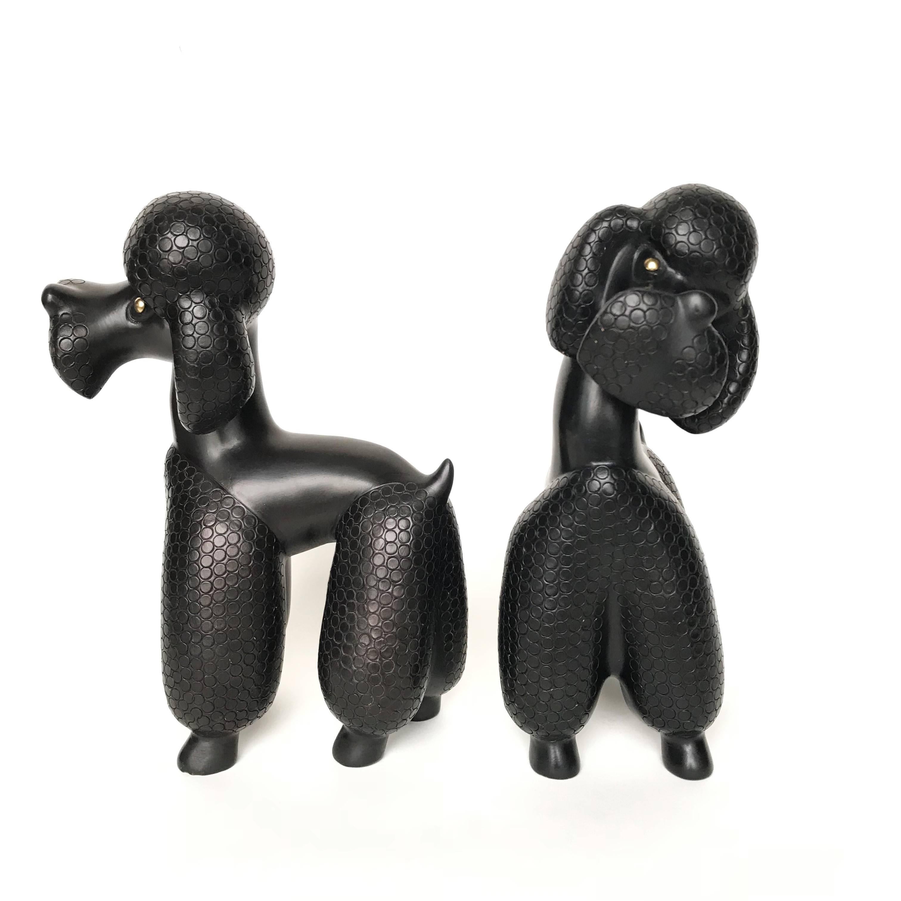 Leopold Anzengruber Keramikhund:: Pudel-Skulptur:: 1950er Jahre:: Österreich:: Mitte des Jahrhunderts (Moderne der Mitte des Jahrhunderts)